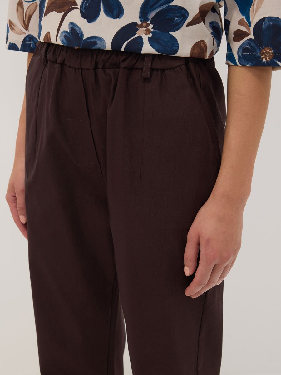 Dark brown regular-fit stretch viscose trousers_2