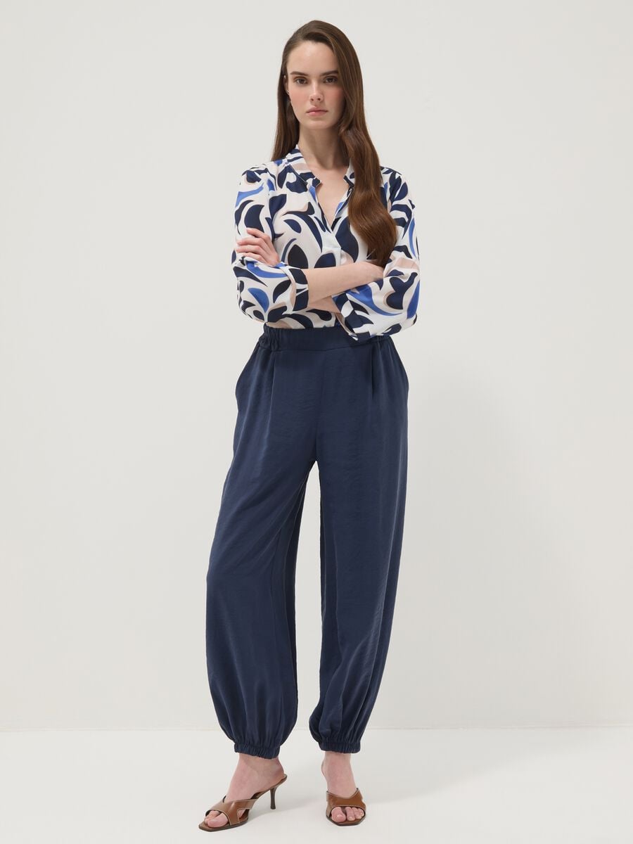 Blusa multicolor fantasia a maniche lunghe con scollo a V_1