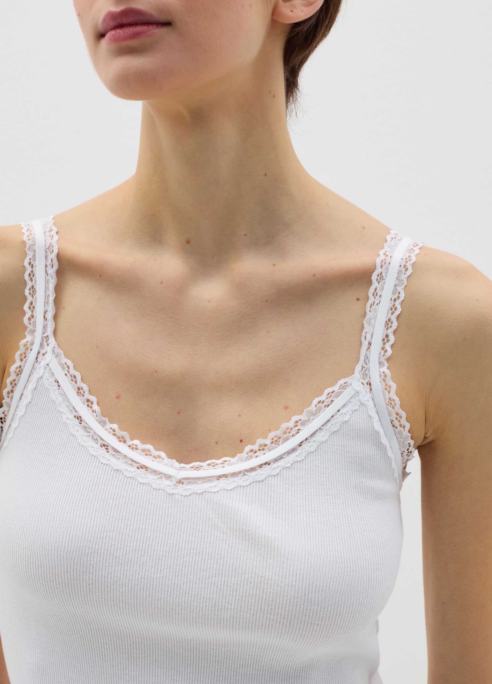 Canotta intima a costine con merletto