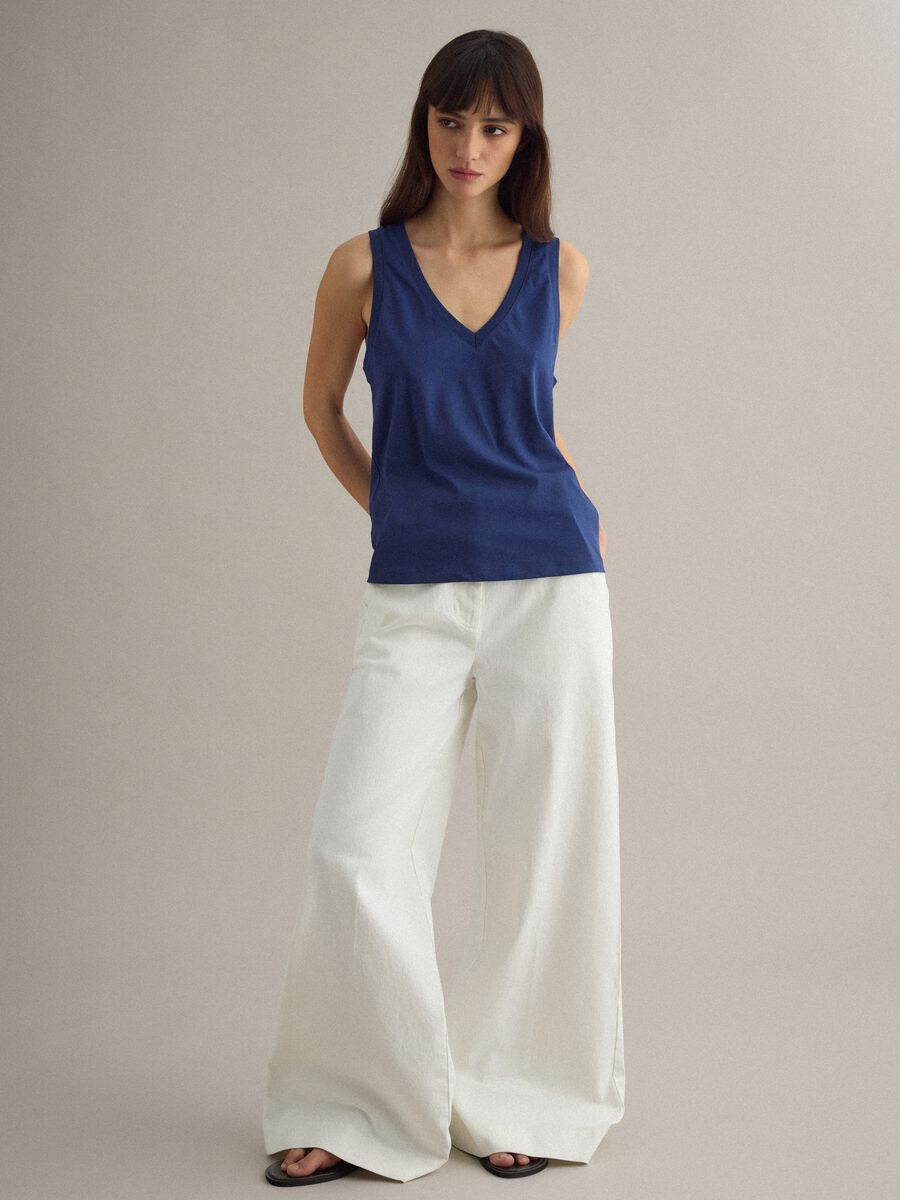 Blue cotton blend regular fit V-neck tank top_2