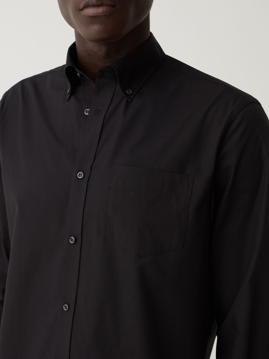 Camicia regular fit button-down con tasca_3