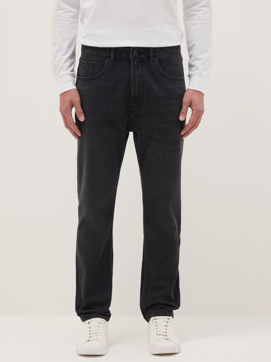 Black denim cotton blend carrot fit jeans_1