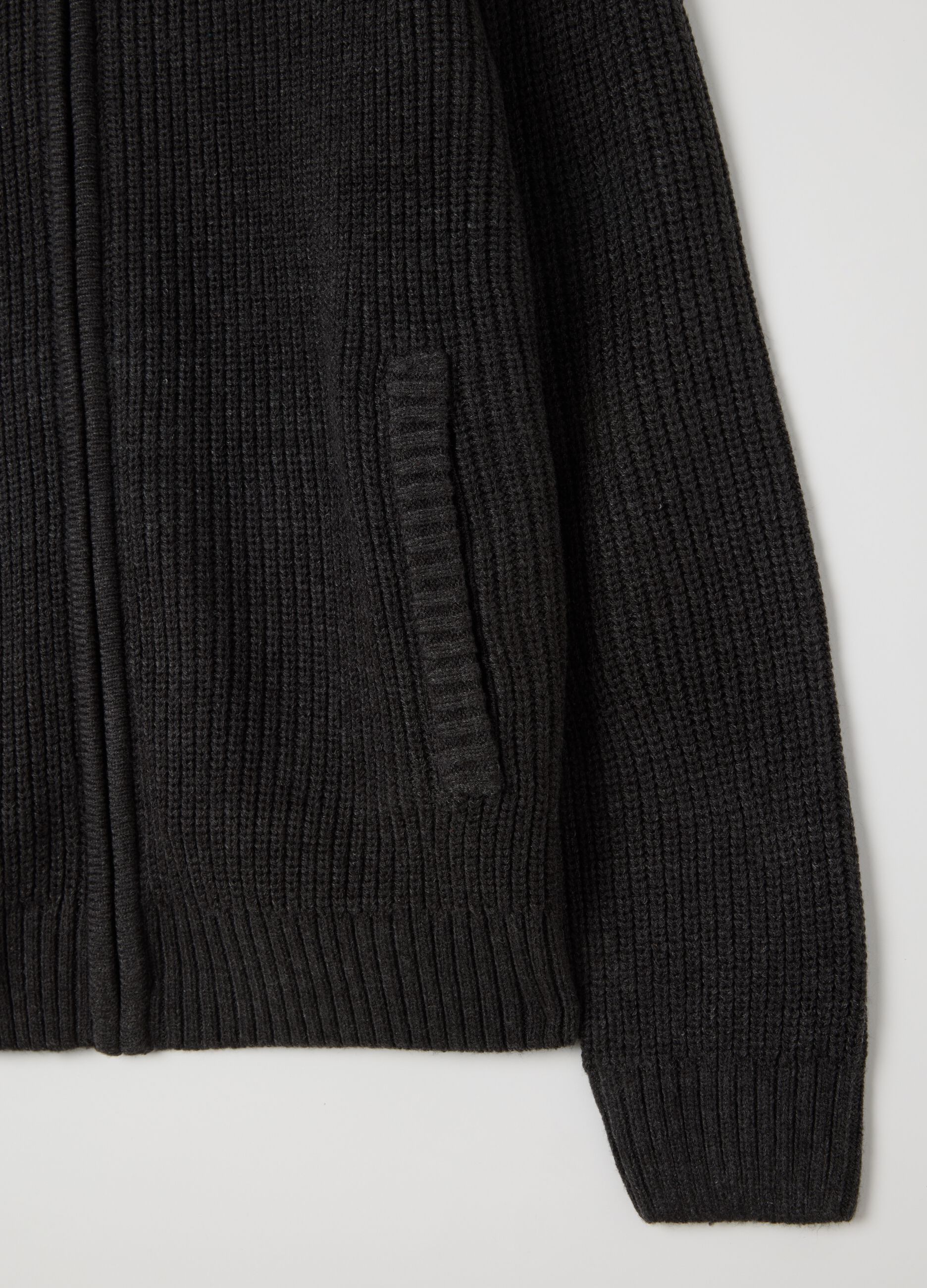 Cardigan nero con chiusura a zip
