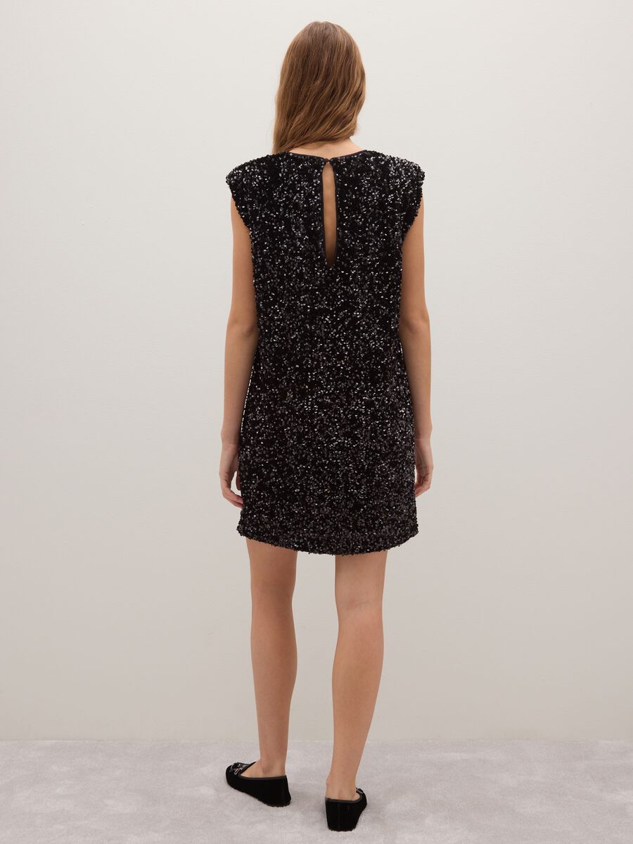 Abito nero senza maniche regular fit con paillettes_2