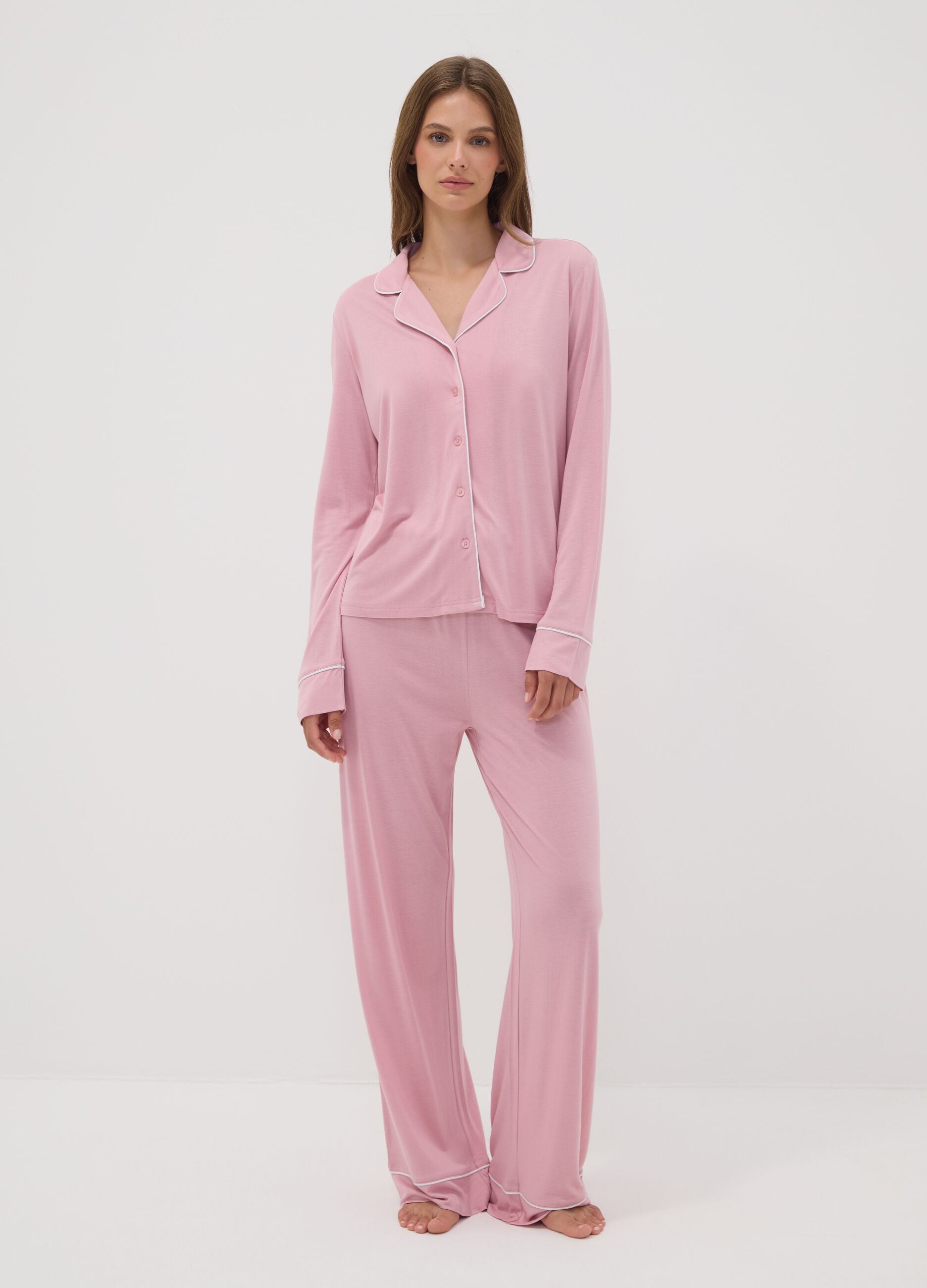 Pink pure viscose pyjamas with V-neck and contrast piping