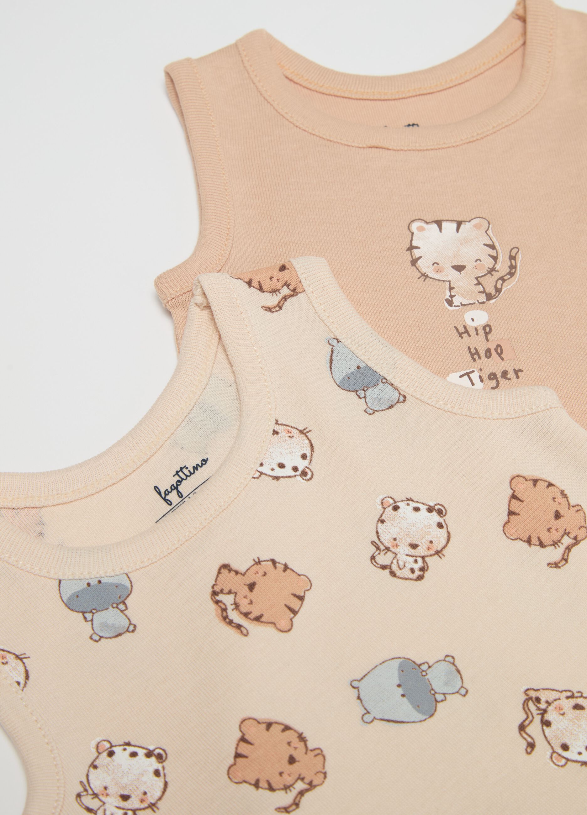 Three-pack sleeveless bodysuits in organic cotton with print