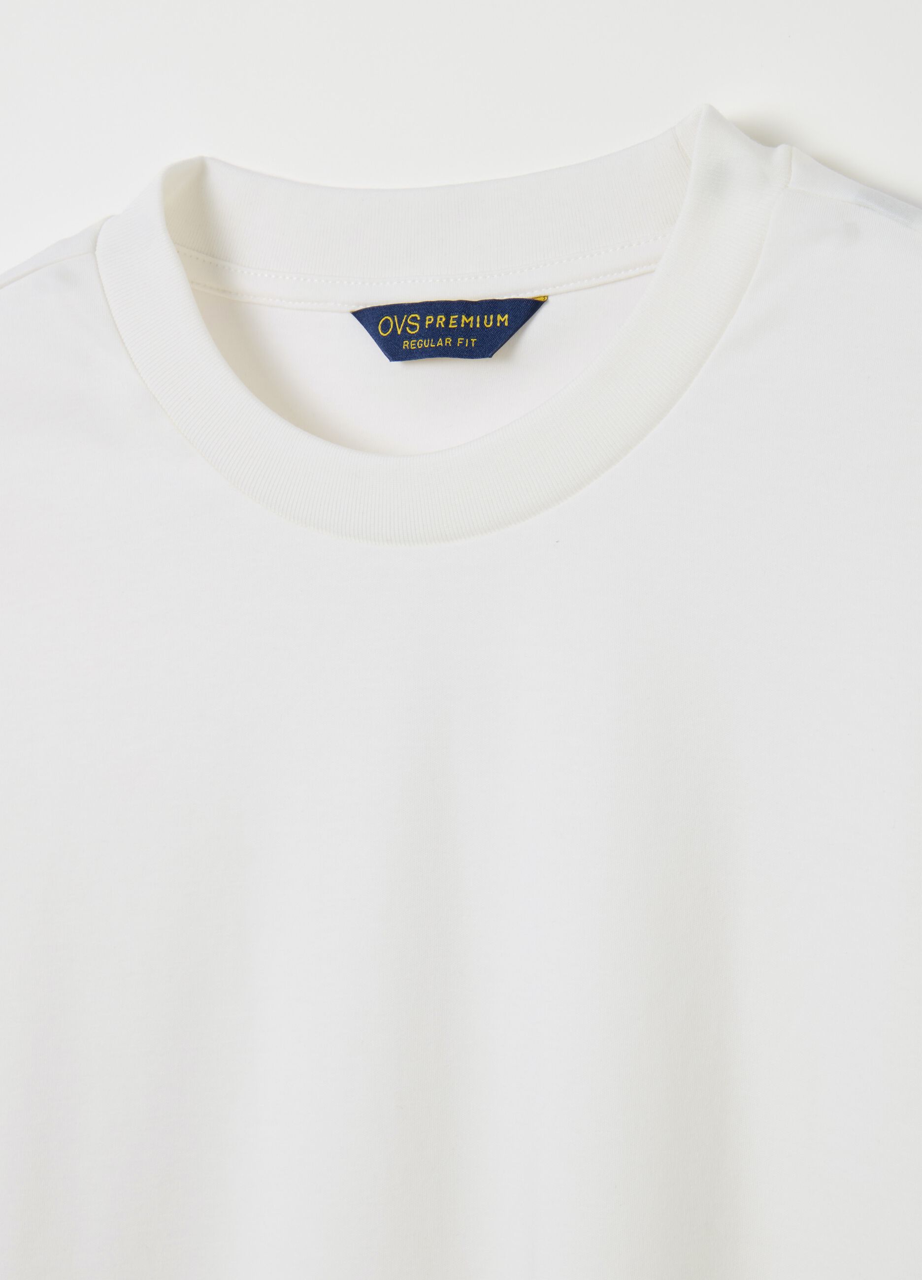 T-shirt regular fit con scollo rotondo