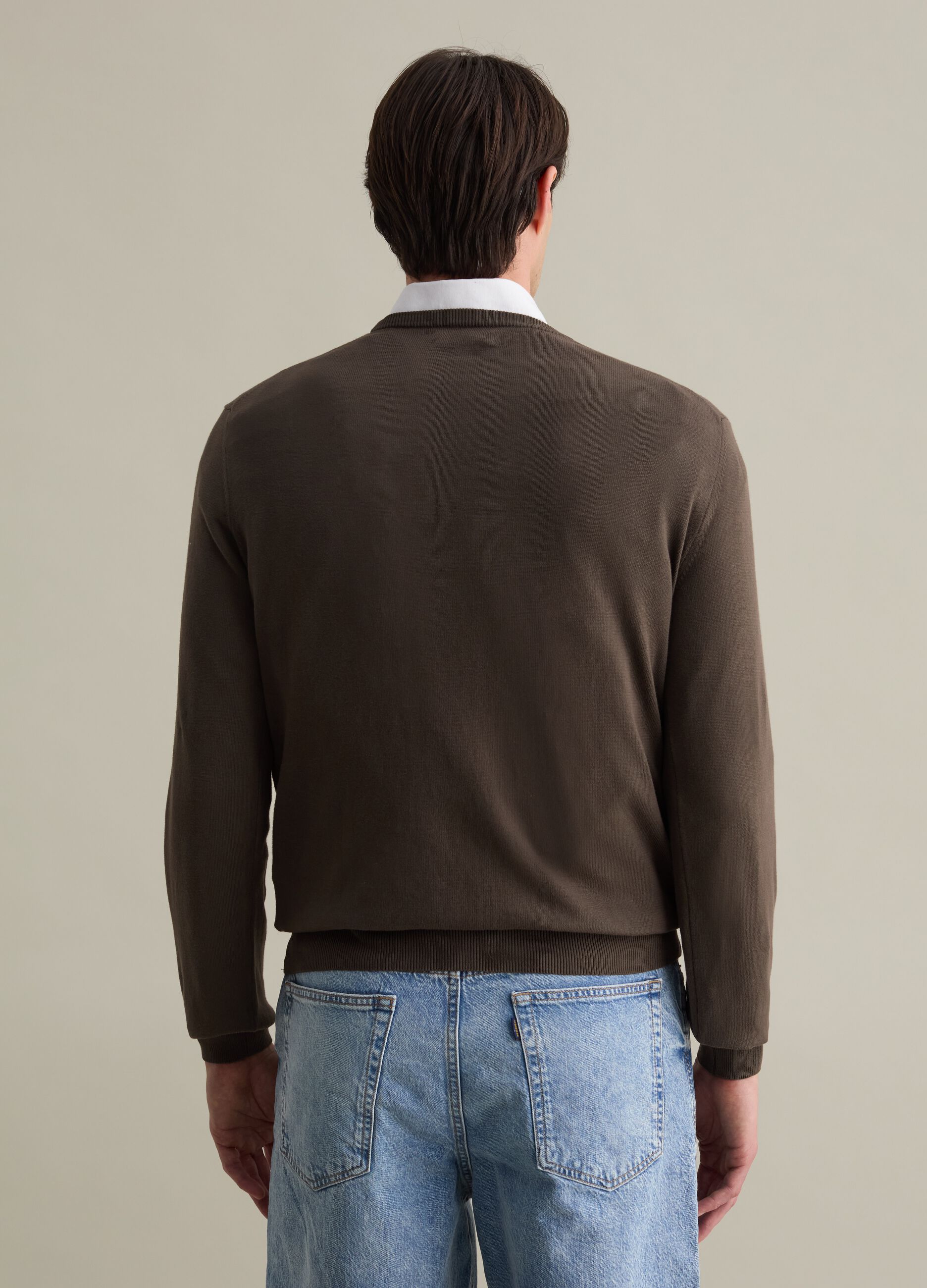 Solid colour pullover with round neck