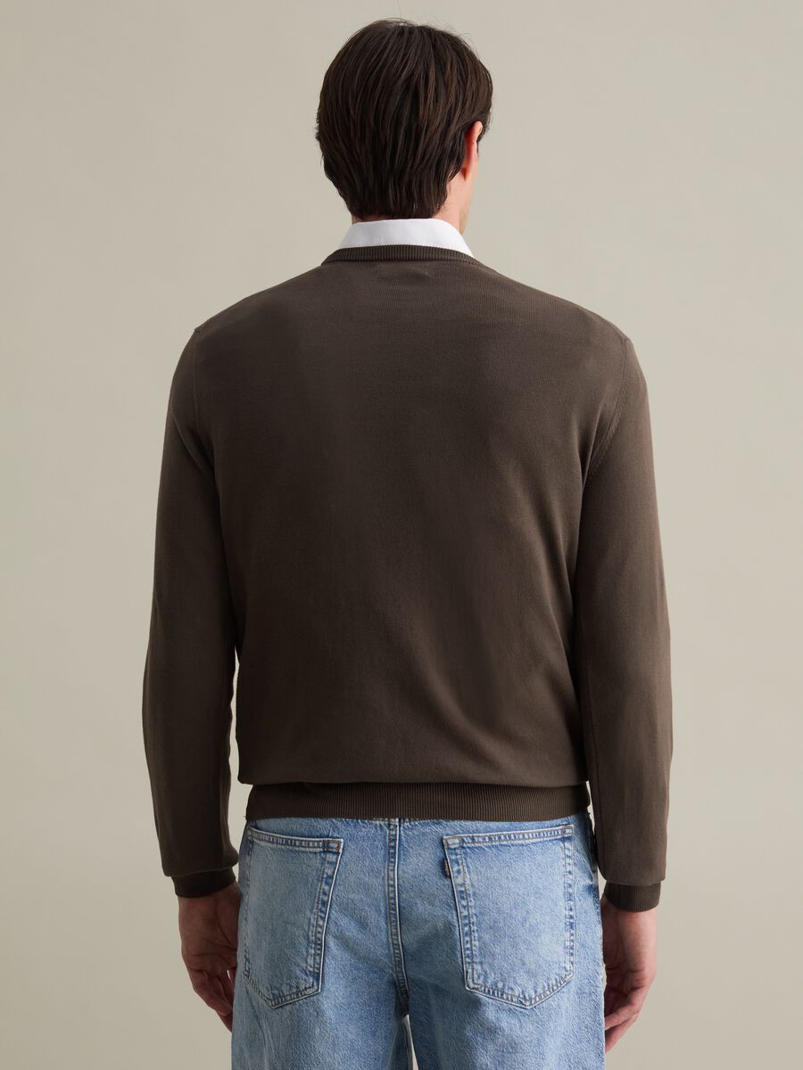 Solid colour pullover with round neck_3