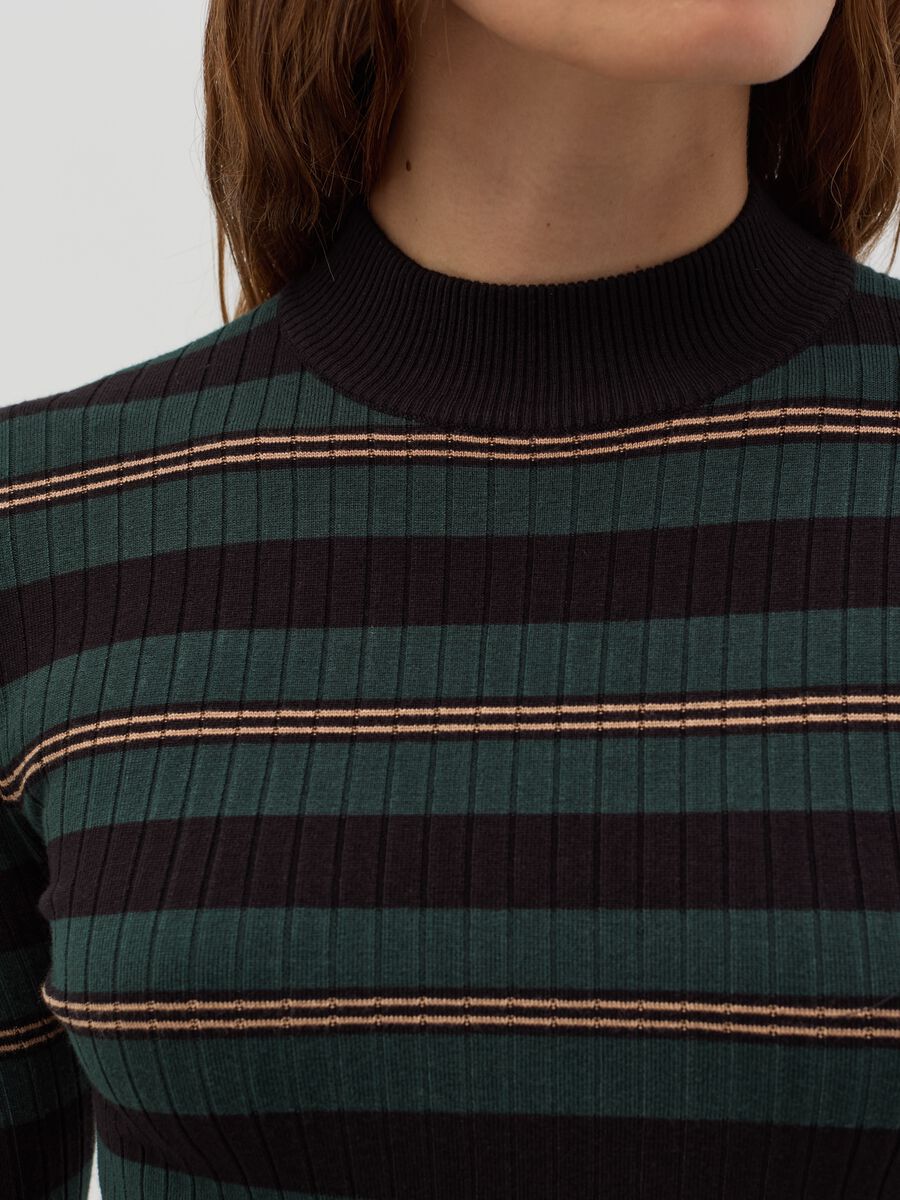 Flat ribbed top with striped pattern_3
