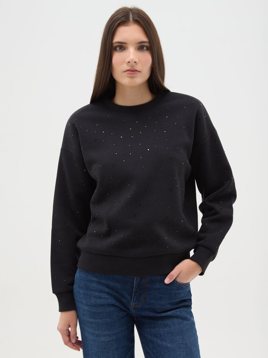 Felpa girocollo nera in misto cotone regular fit con strass_0