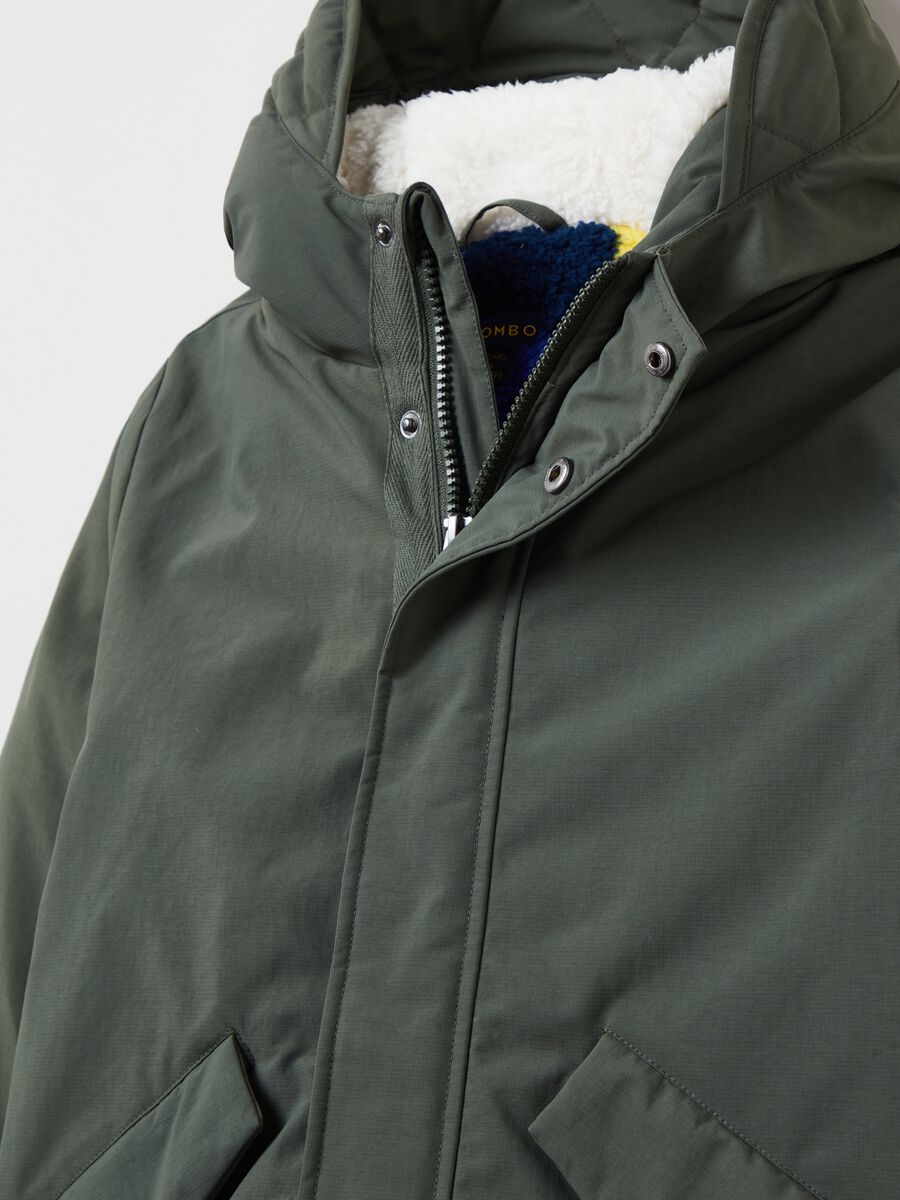Parka con cappuccio e interno in sherpa_5