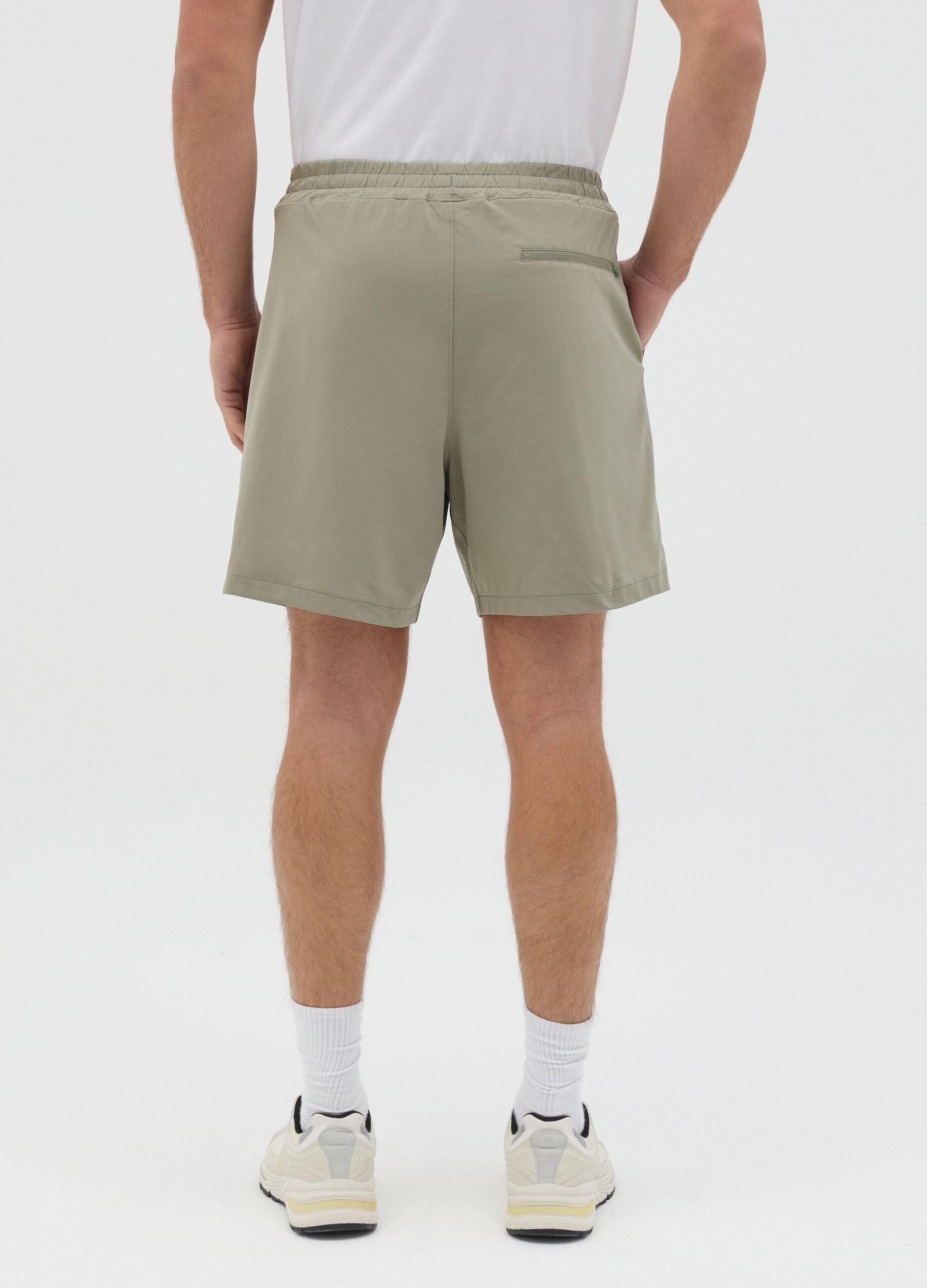 Green Bermuda joggers in stretch fabric