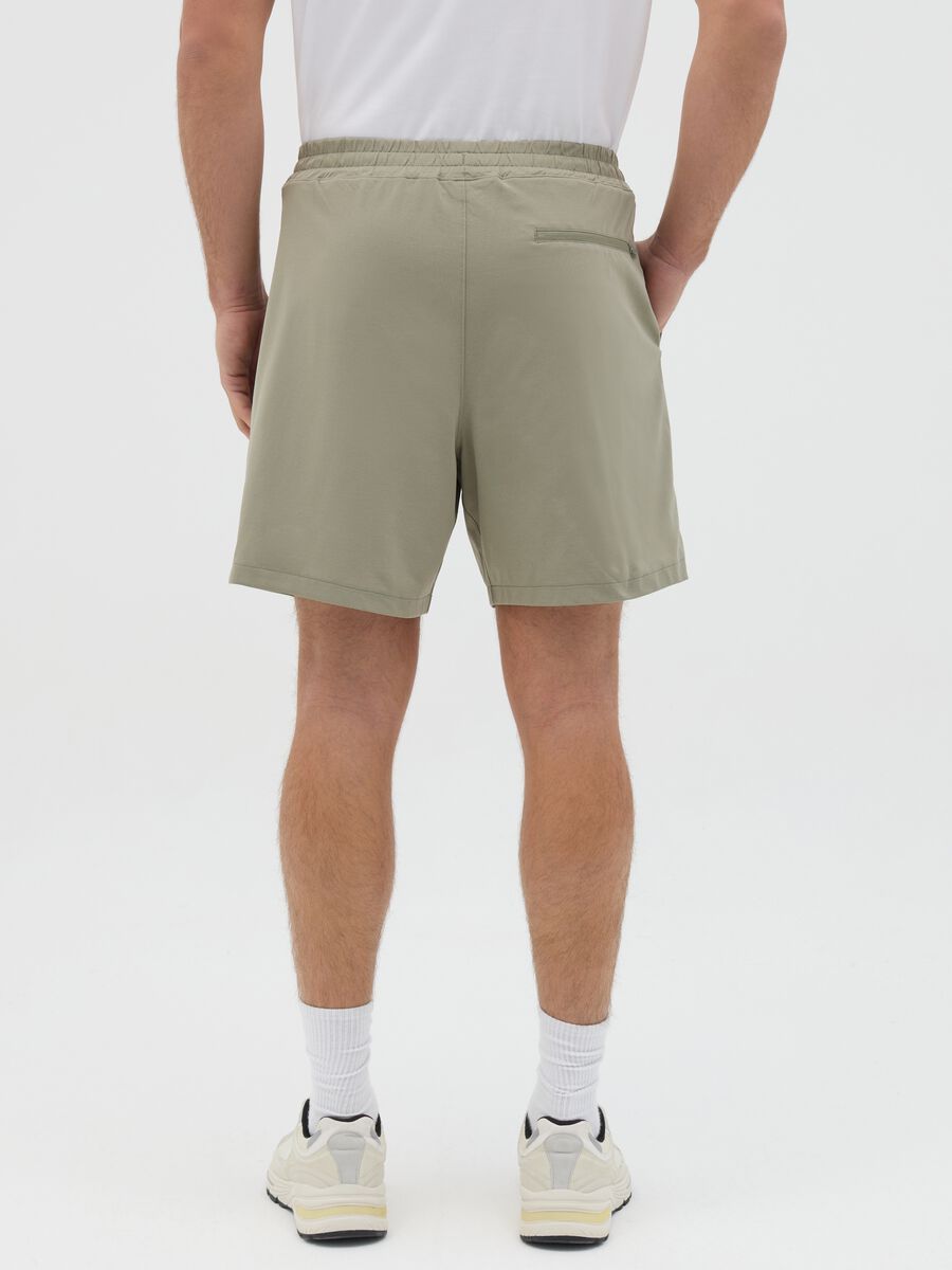 Green Bermuda joggers in stretch fabric_3
