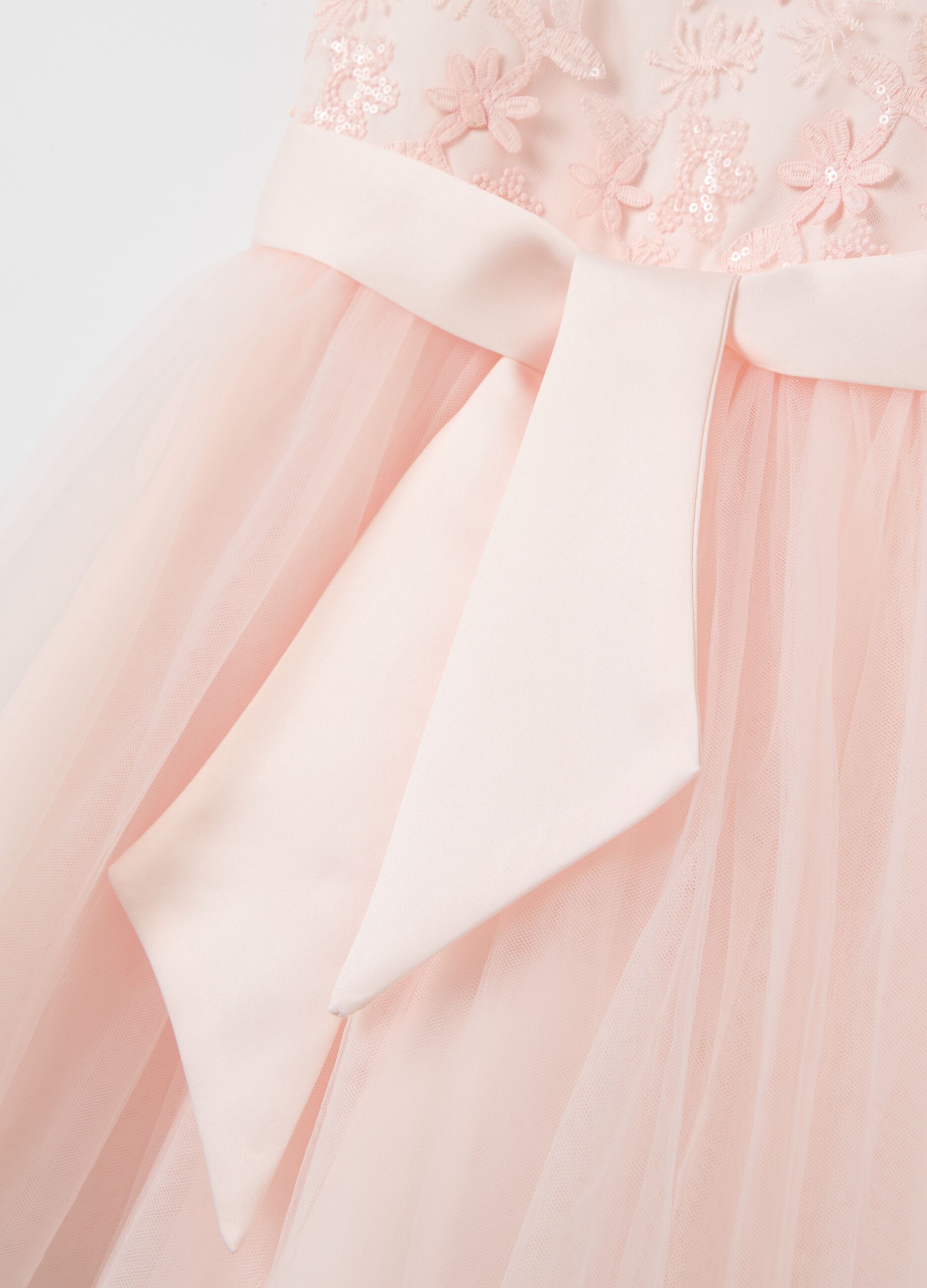 Abito in tulle con applicazioni floreali