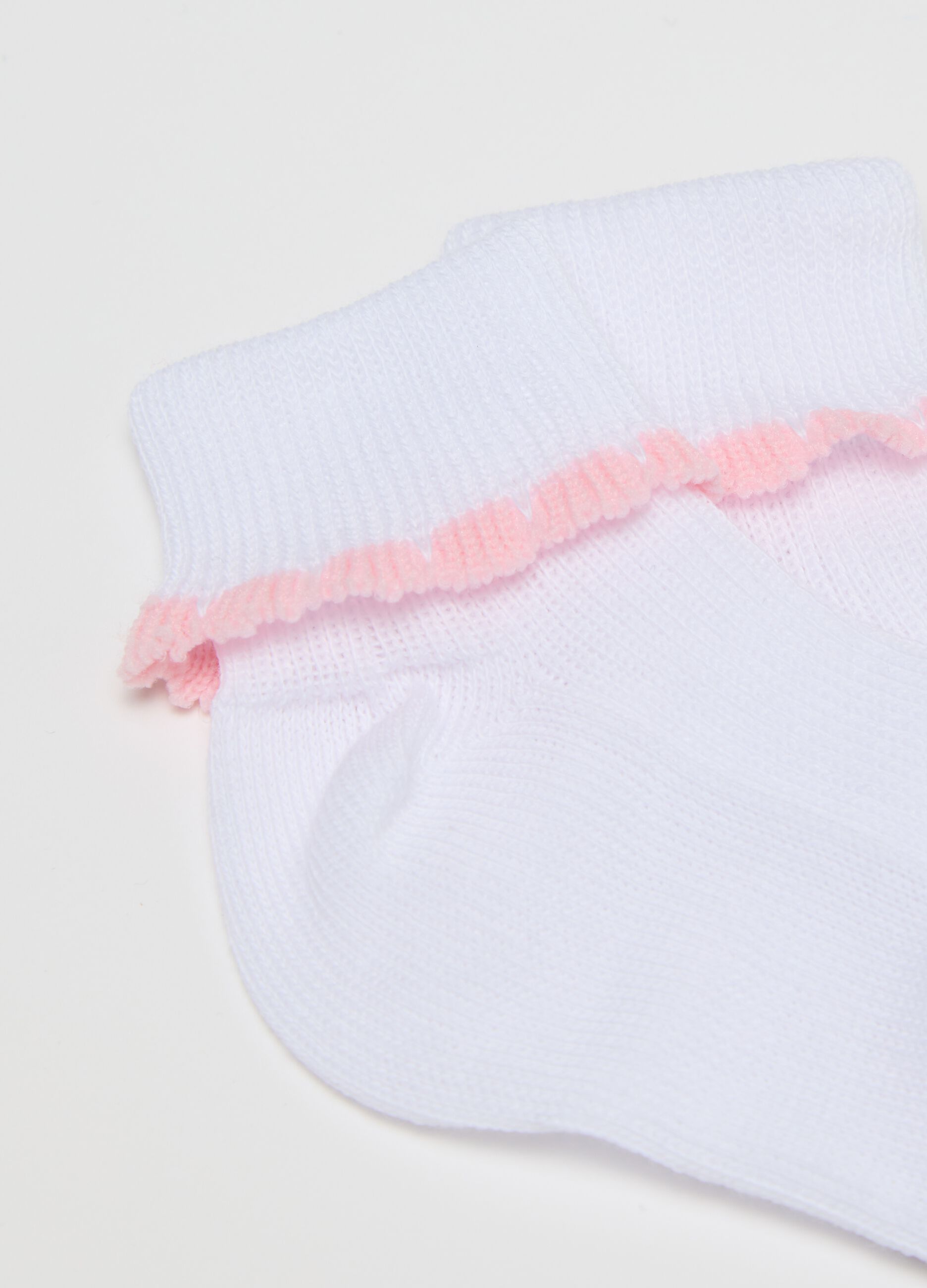 Calzini corti da bambino in cotone multicolor con volant rosa