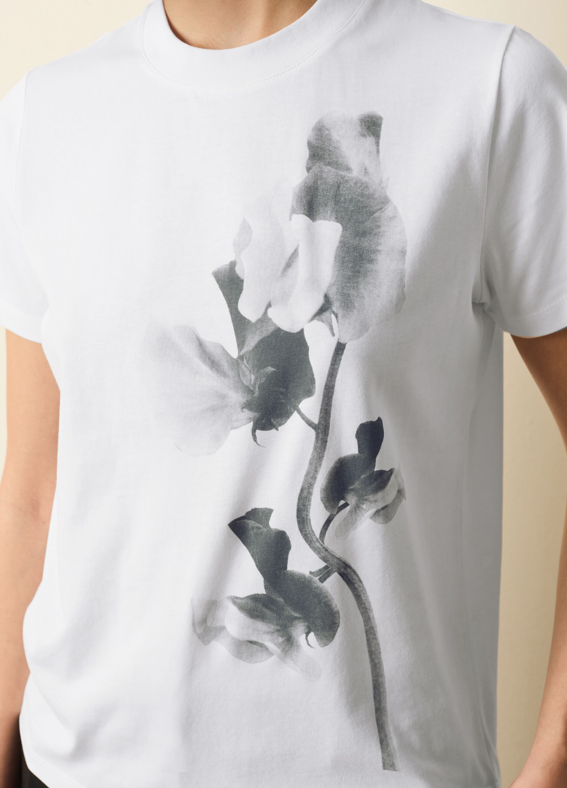 Cotton T-shirt with flowers print