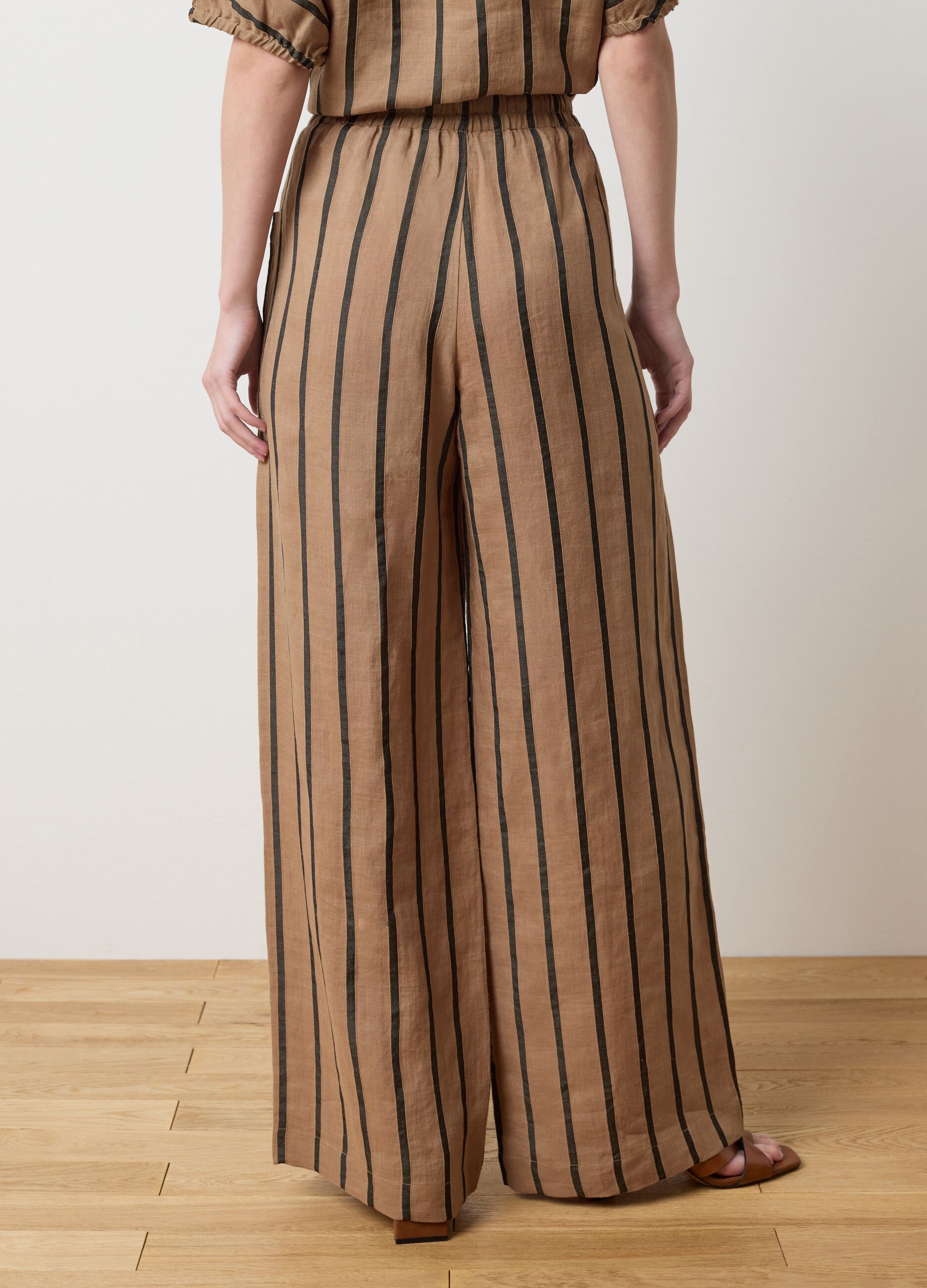 Brown wide-leg trousers with stripes