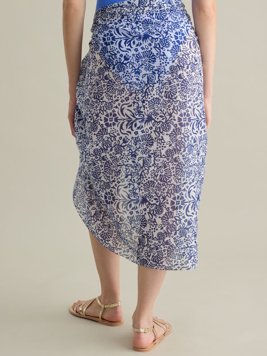 Blue cotton sarong with floral print_2