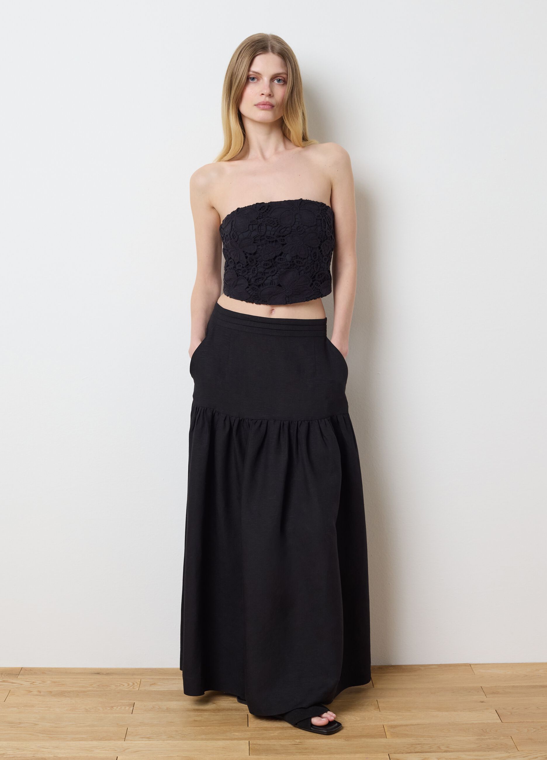 Long black skirt in linen and viscose