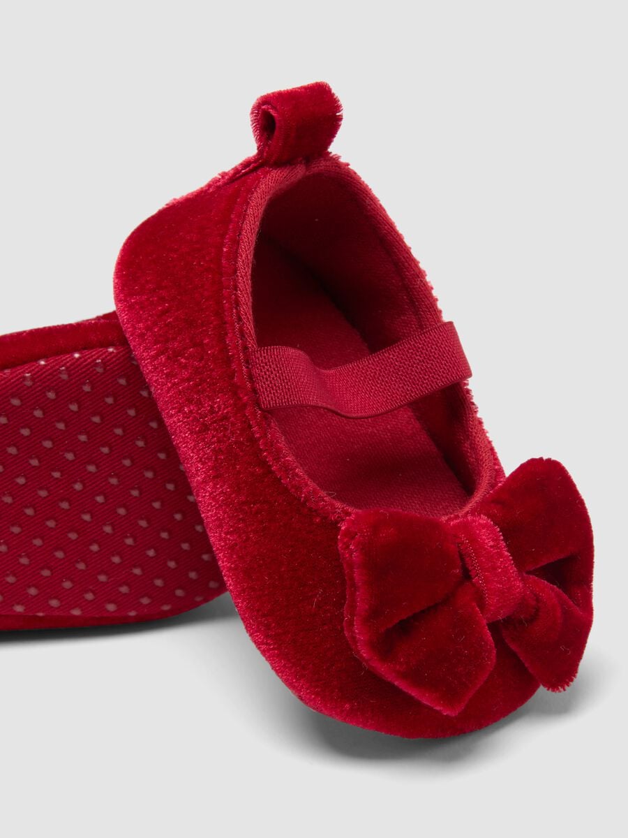 Red baby shoes with bow_1