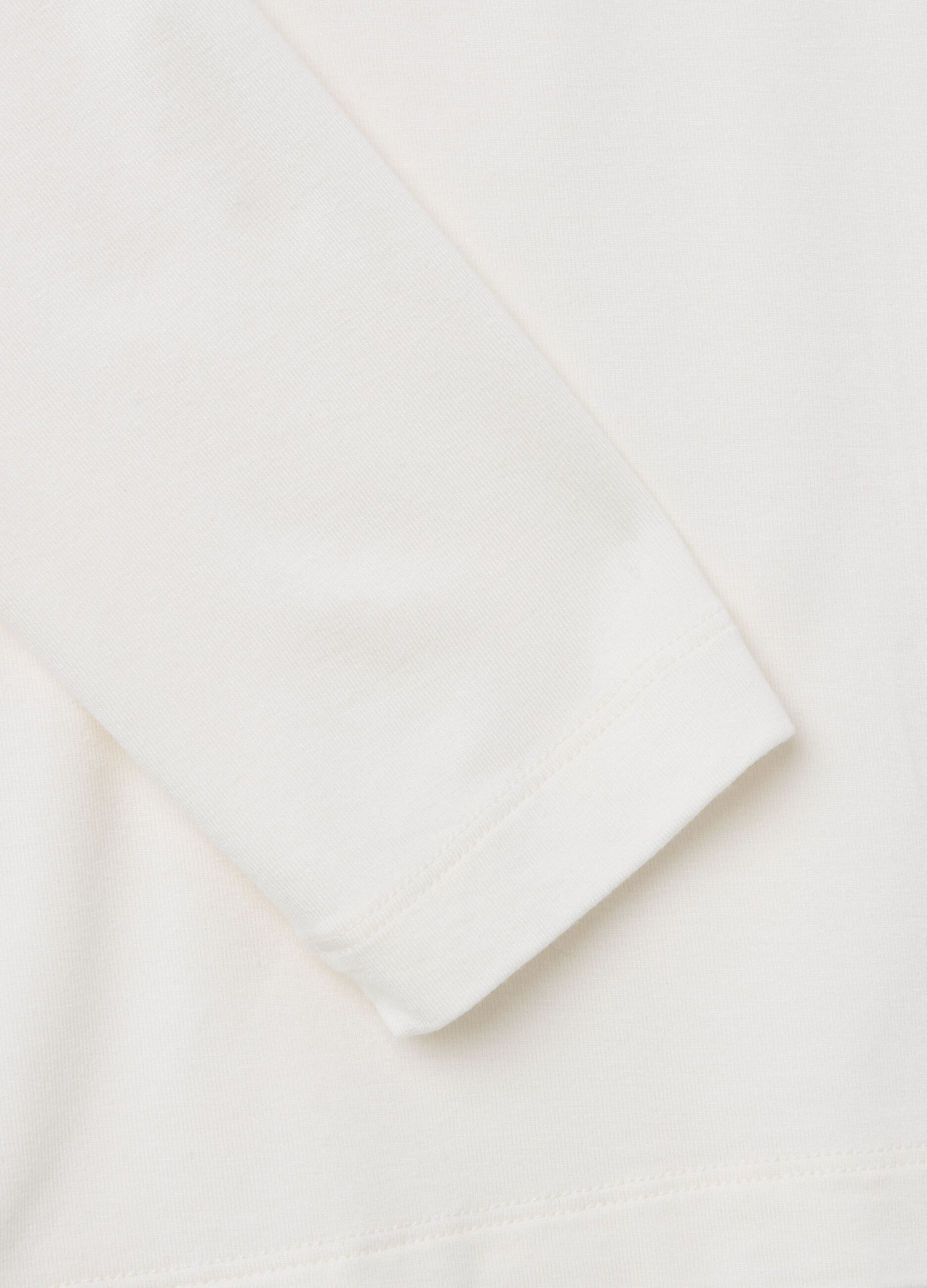T-shirt with boat neck