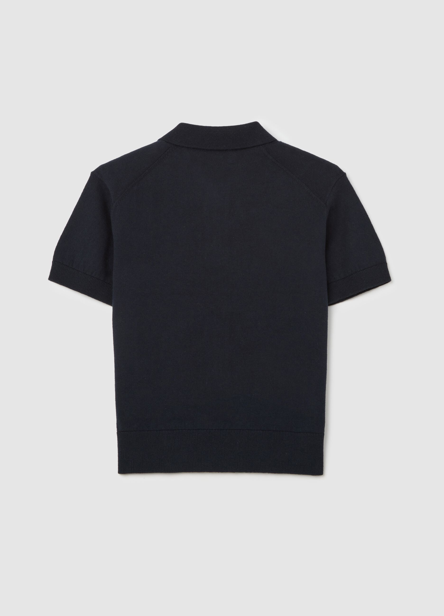 Blue polo shirt with short sleeves