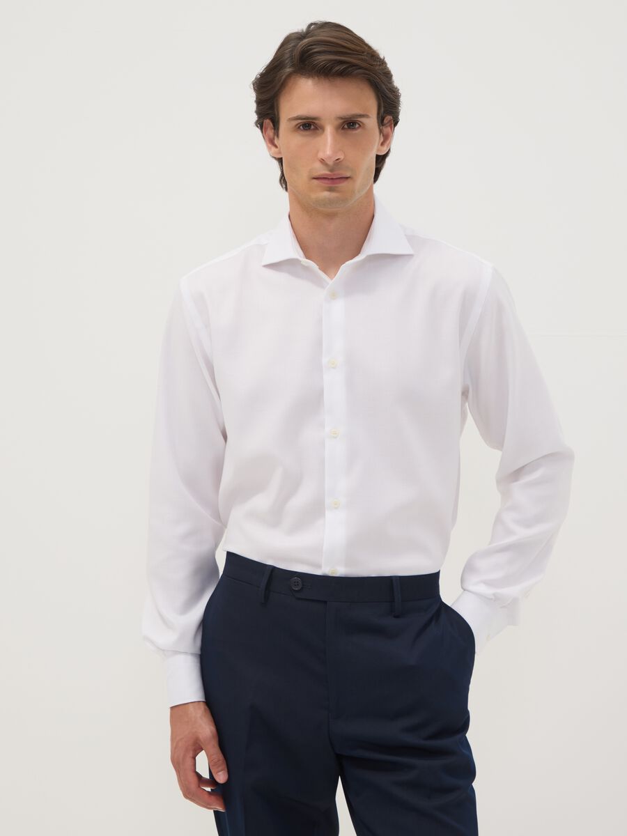 White regular-fit pure cotton shirt with cutaway collar_0