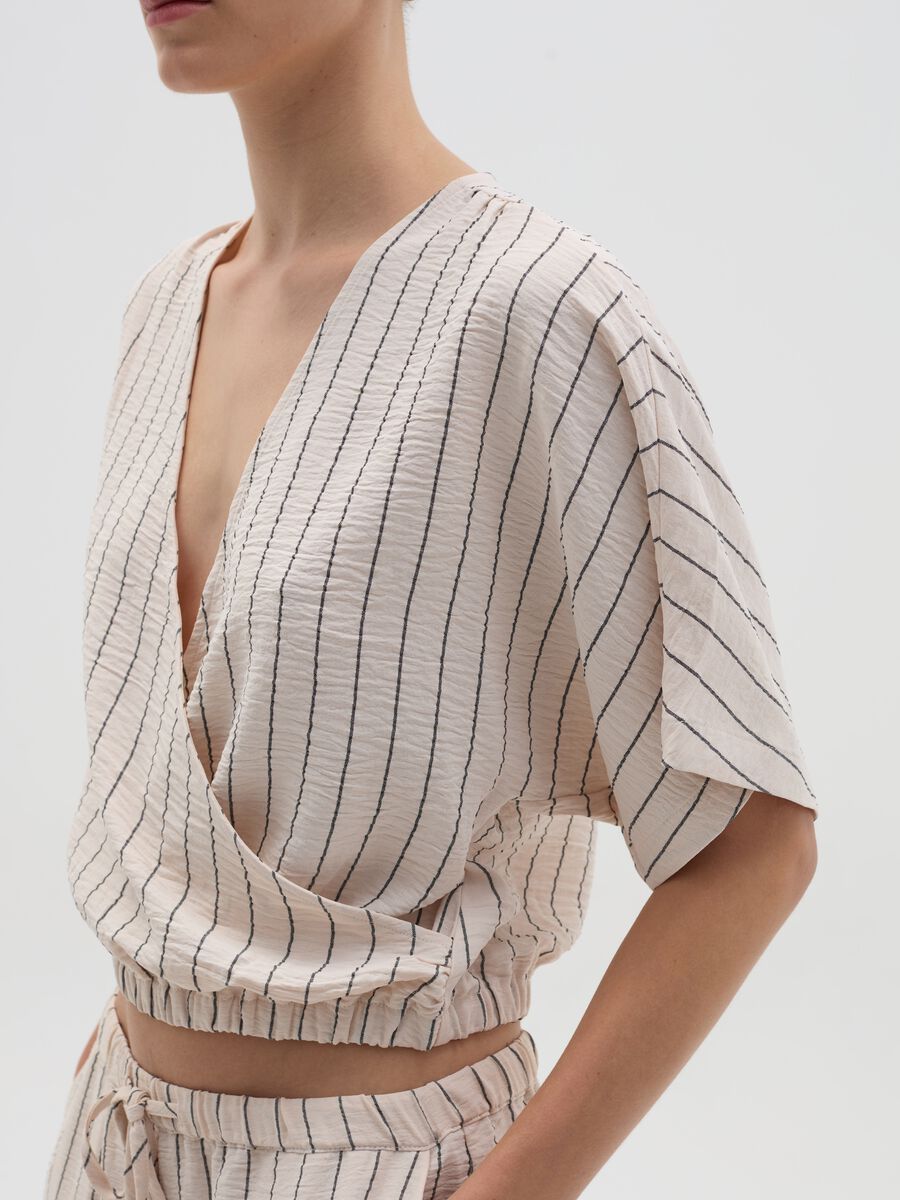 Short crossover beige shirt with stripes_2
