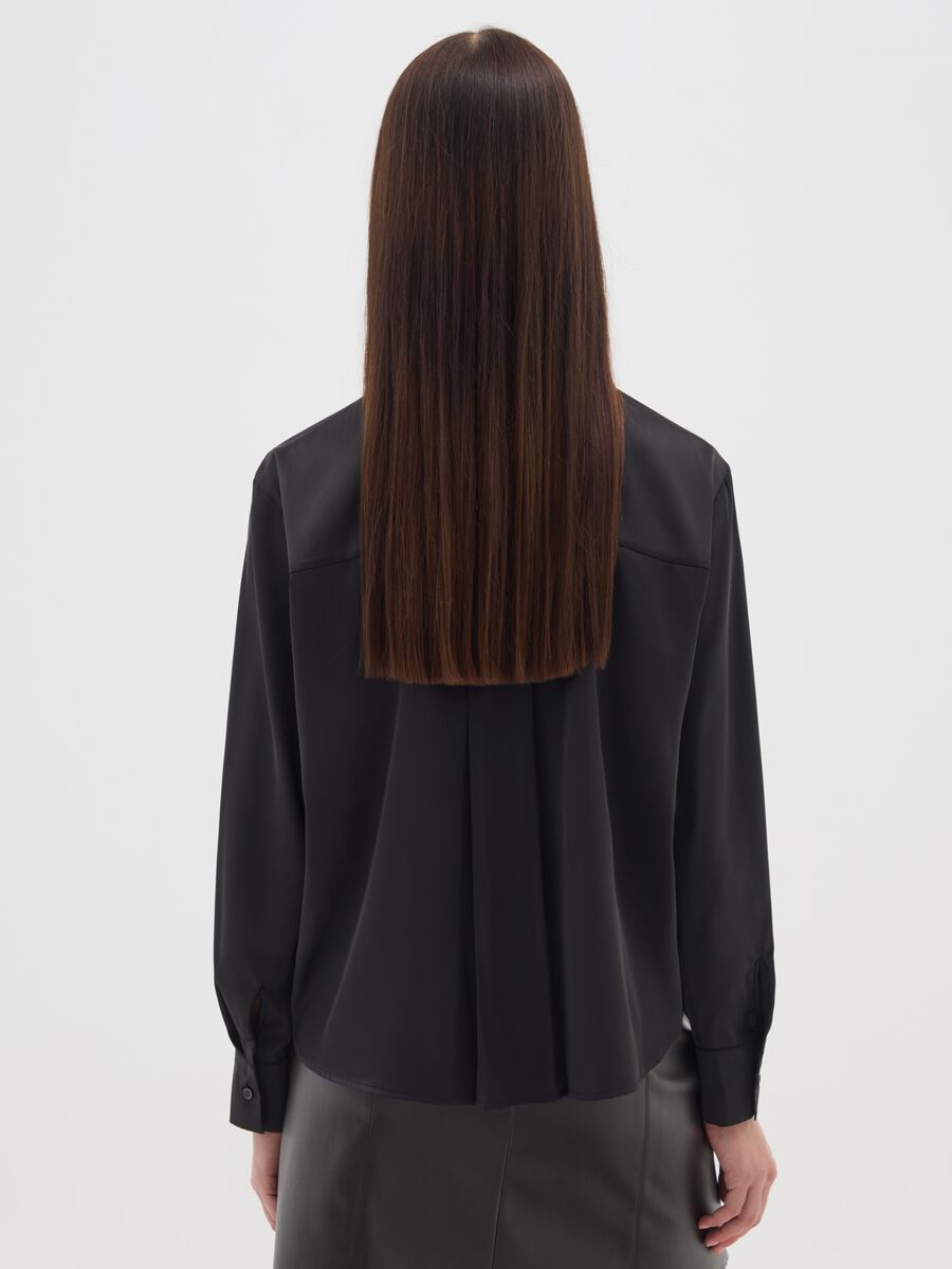 Black satin shirt with long sleeves and regular fit_2