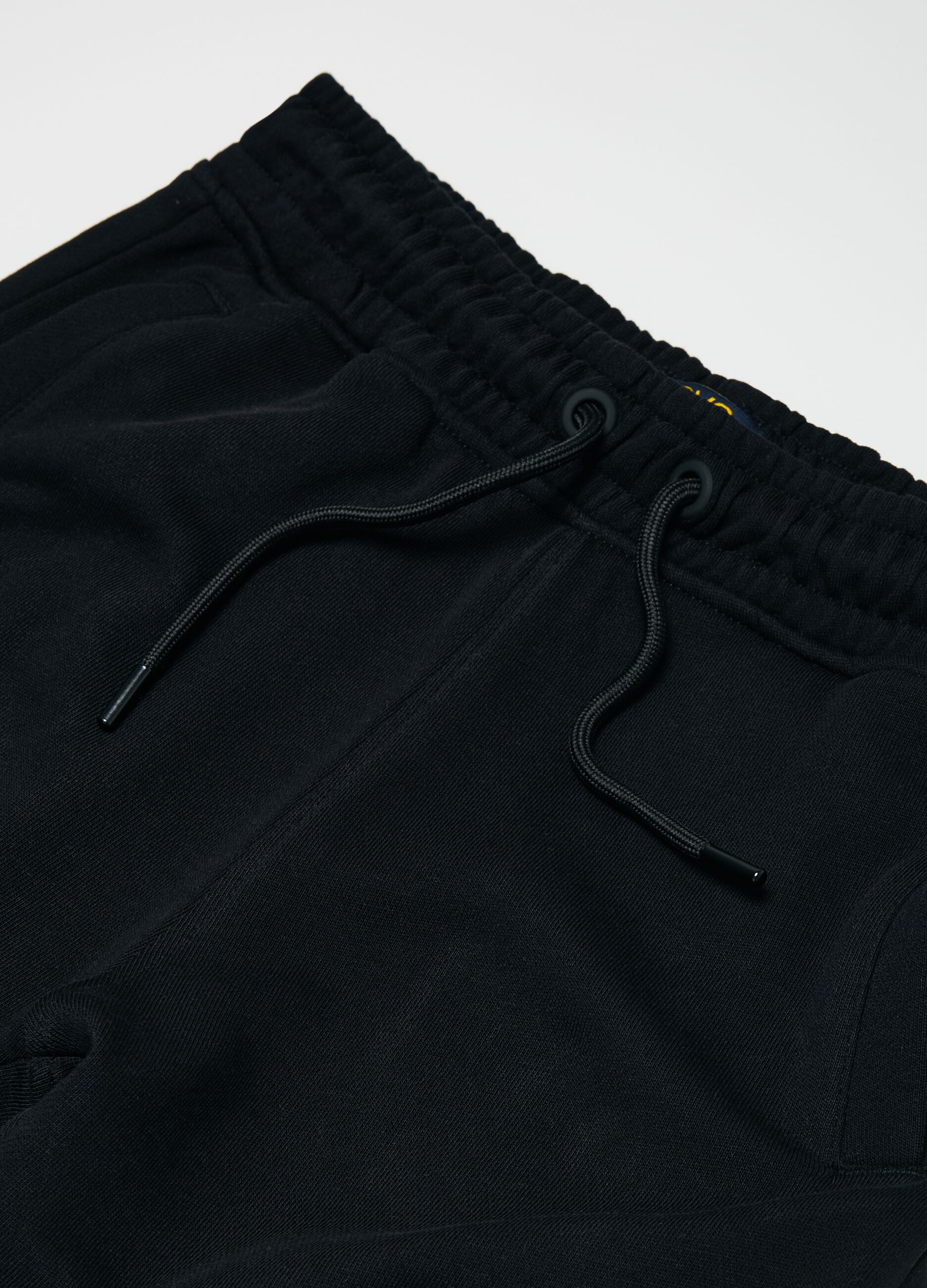 Essential joggers in 100% organic cotton with drawstring