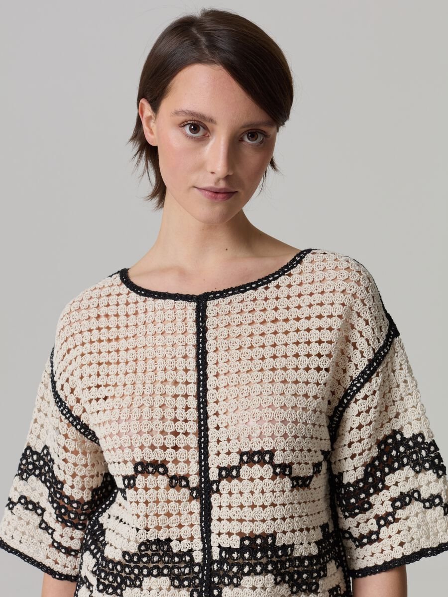 Crochet top with wavy motif_1