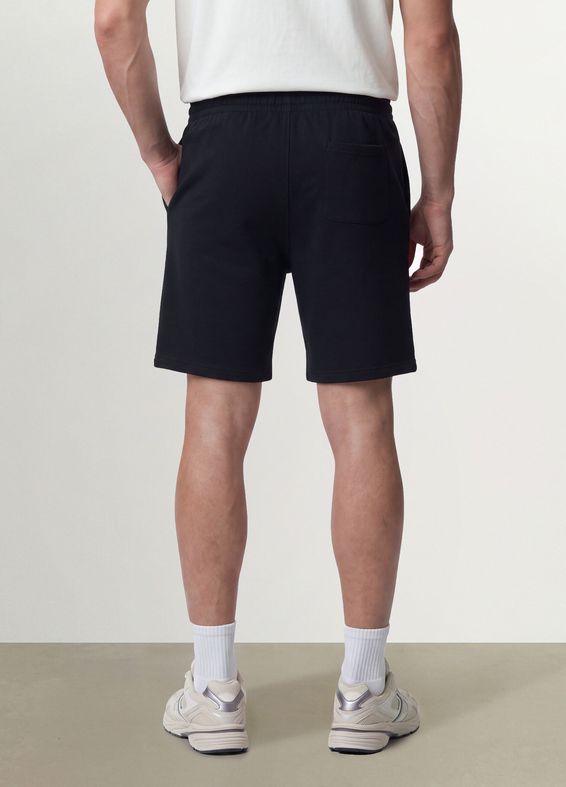 Black cotton-blend shorts with elasticated waist, regular fit