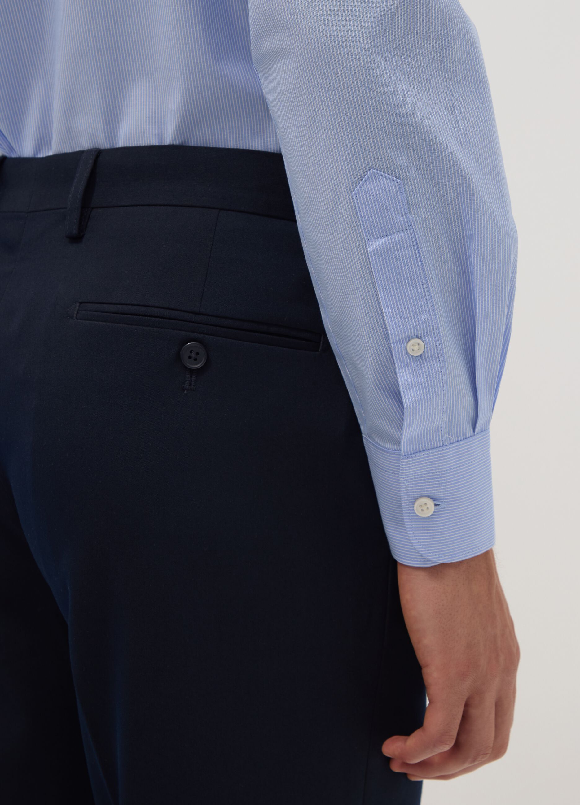 Camicia azzurra in misto cotone a righe sottili easy iron regular fit