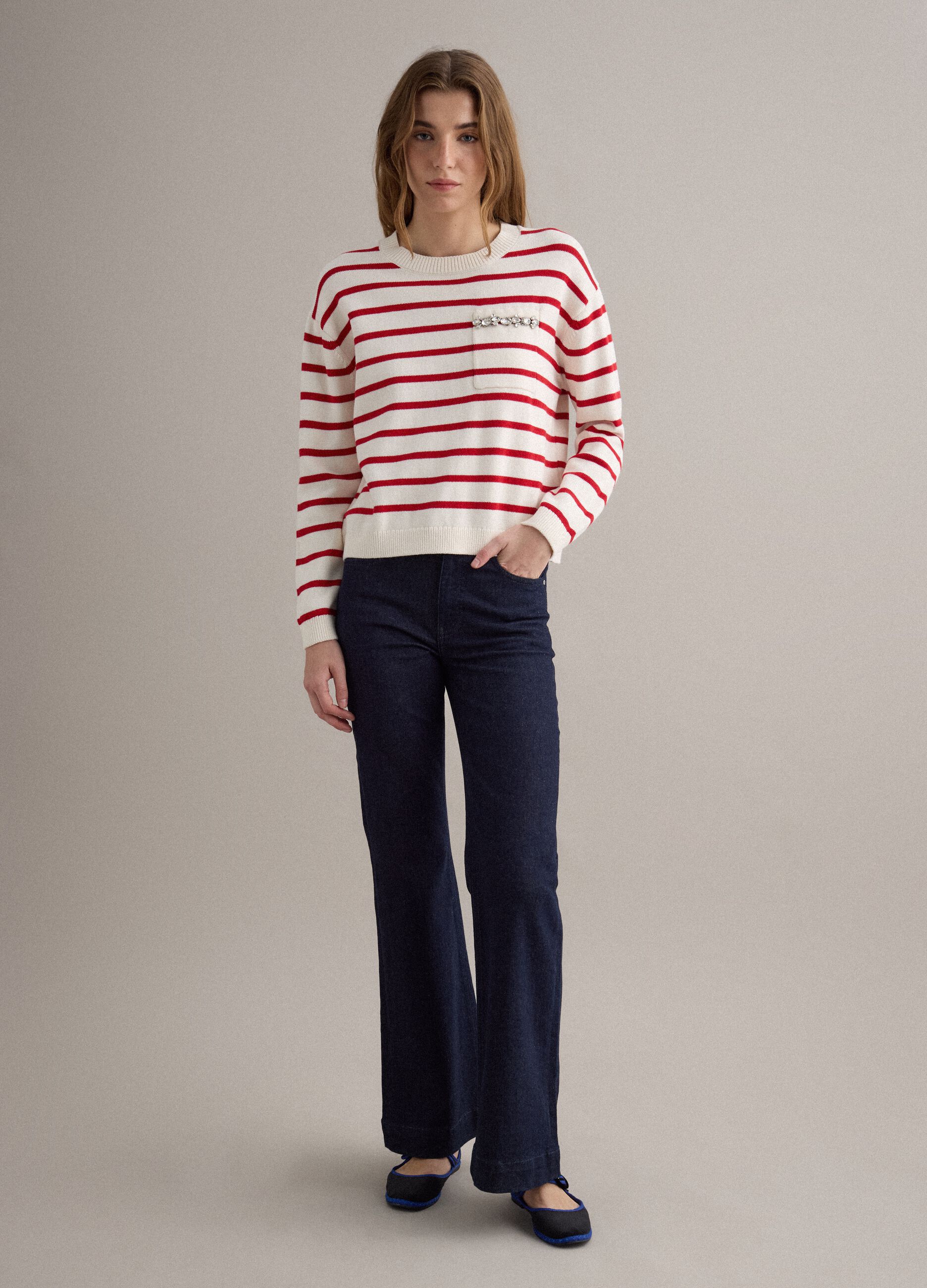 Maglione beige a righe rosse in puro cotone regular fit