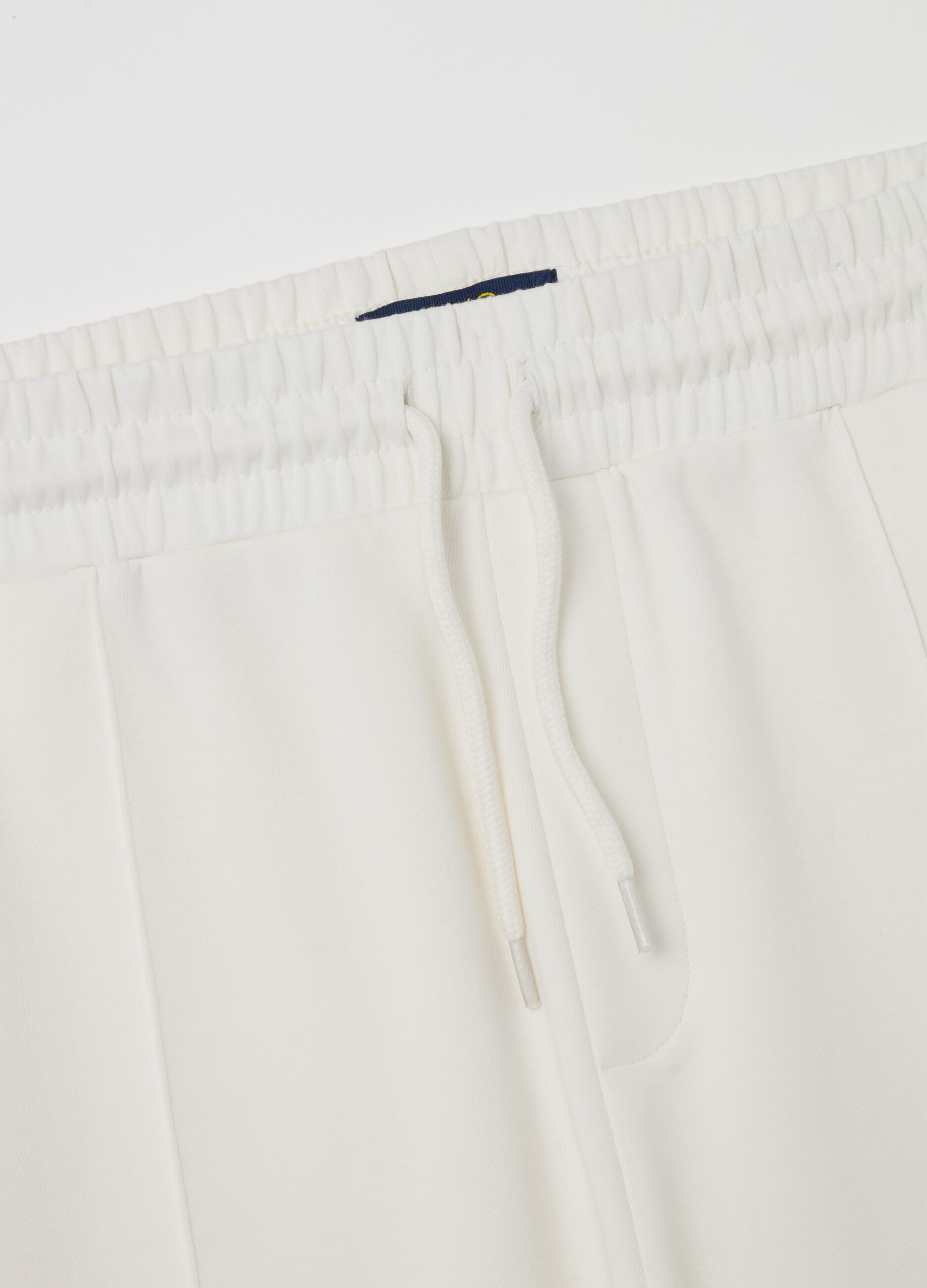 White Bermuda joggers in fleece