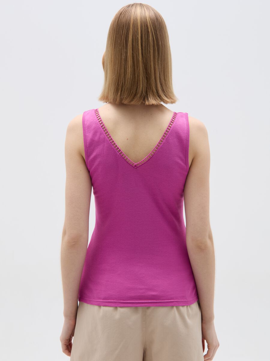Tank top with V neck and openwork edging_2