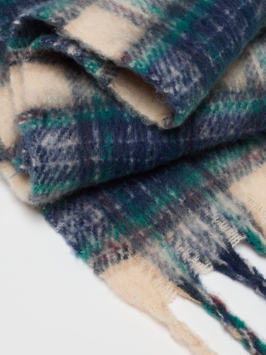 Girl's Multicolour Checked Scarf with Fringes_2