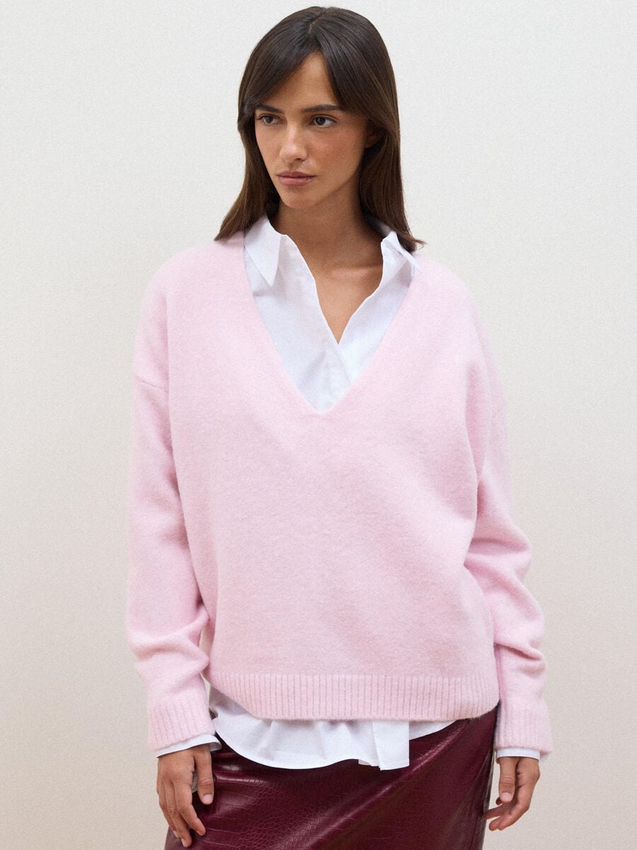 Pink stretch wool jumper with deep V-neck and oversized fit_0