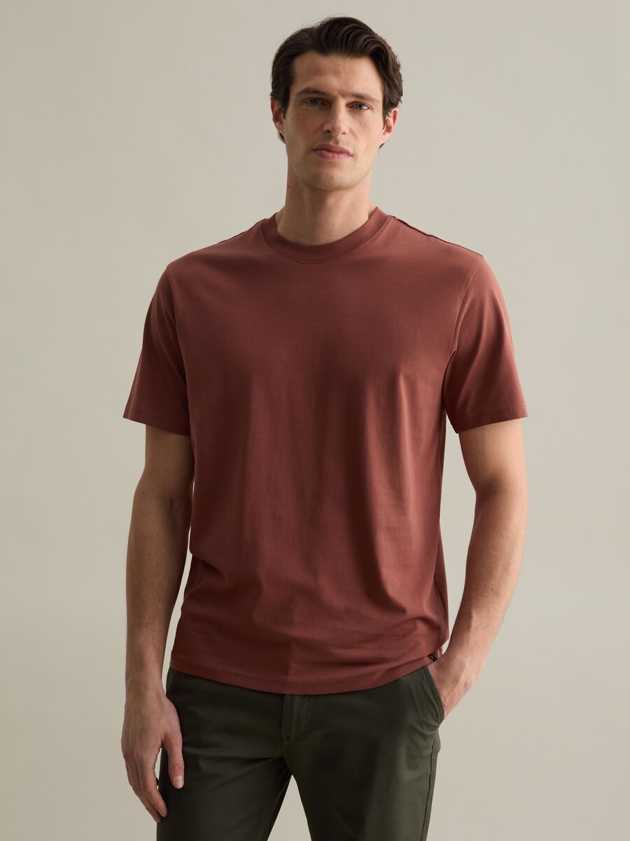 Plain cotton T-shirt with round neck._0