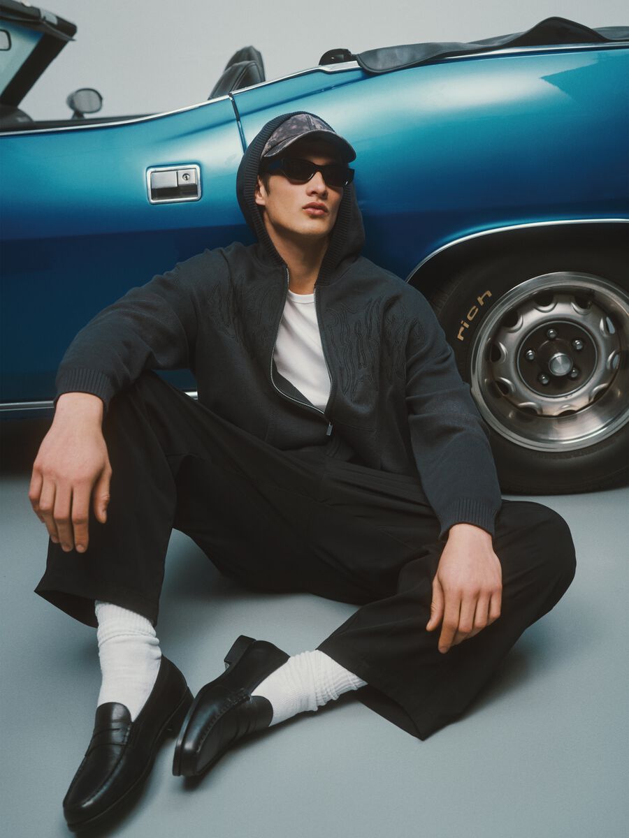 Oversized black cotton hoodie with zip_0