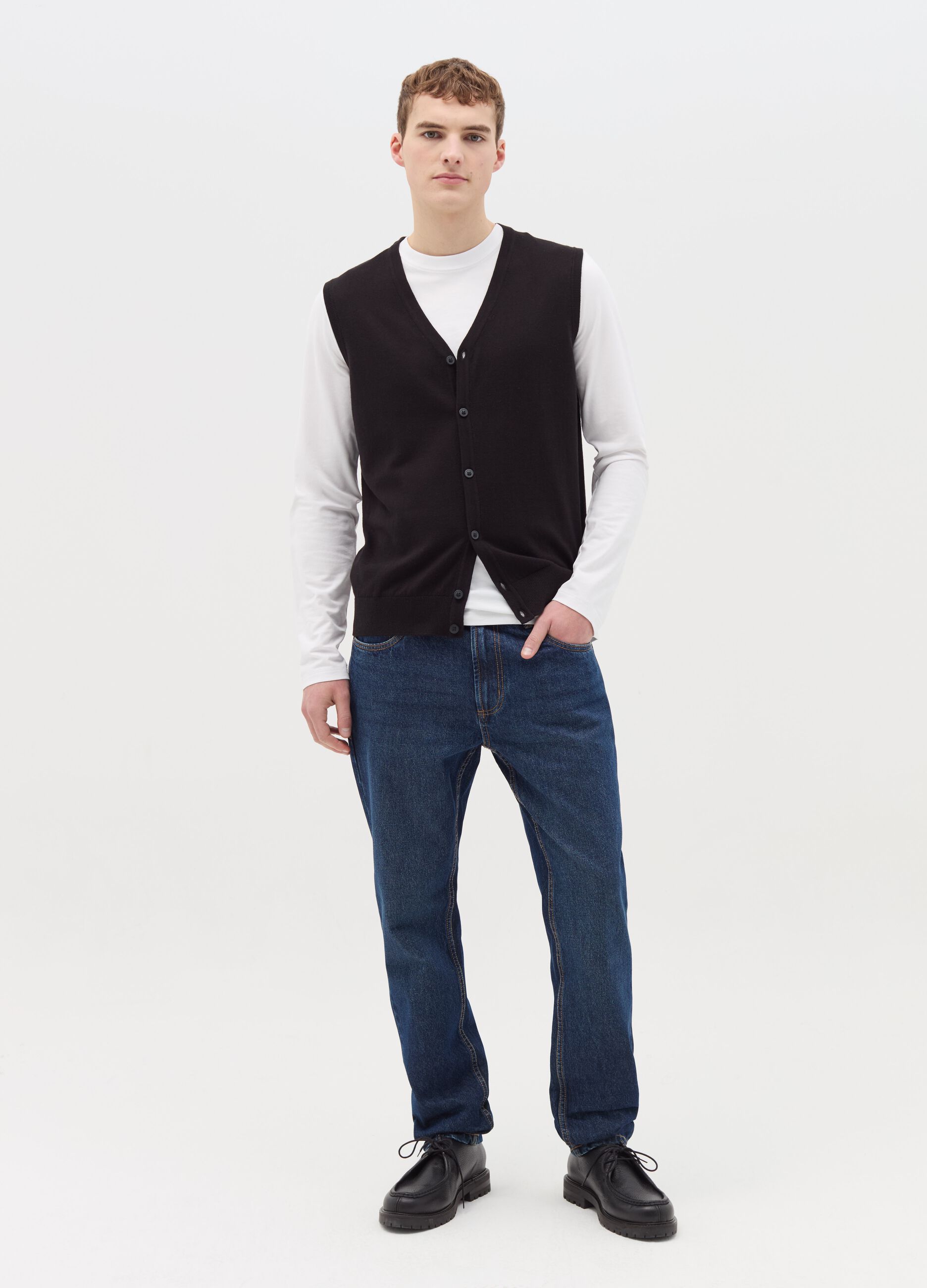 Gilet con scollo a V e bottoni