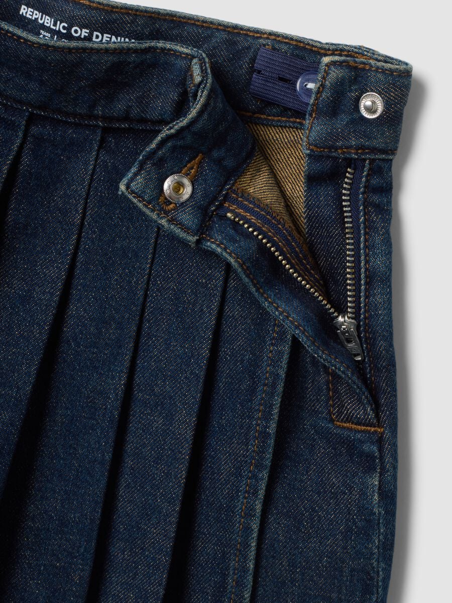 Blue denim skort in pure cotton with pleats for girls_2
