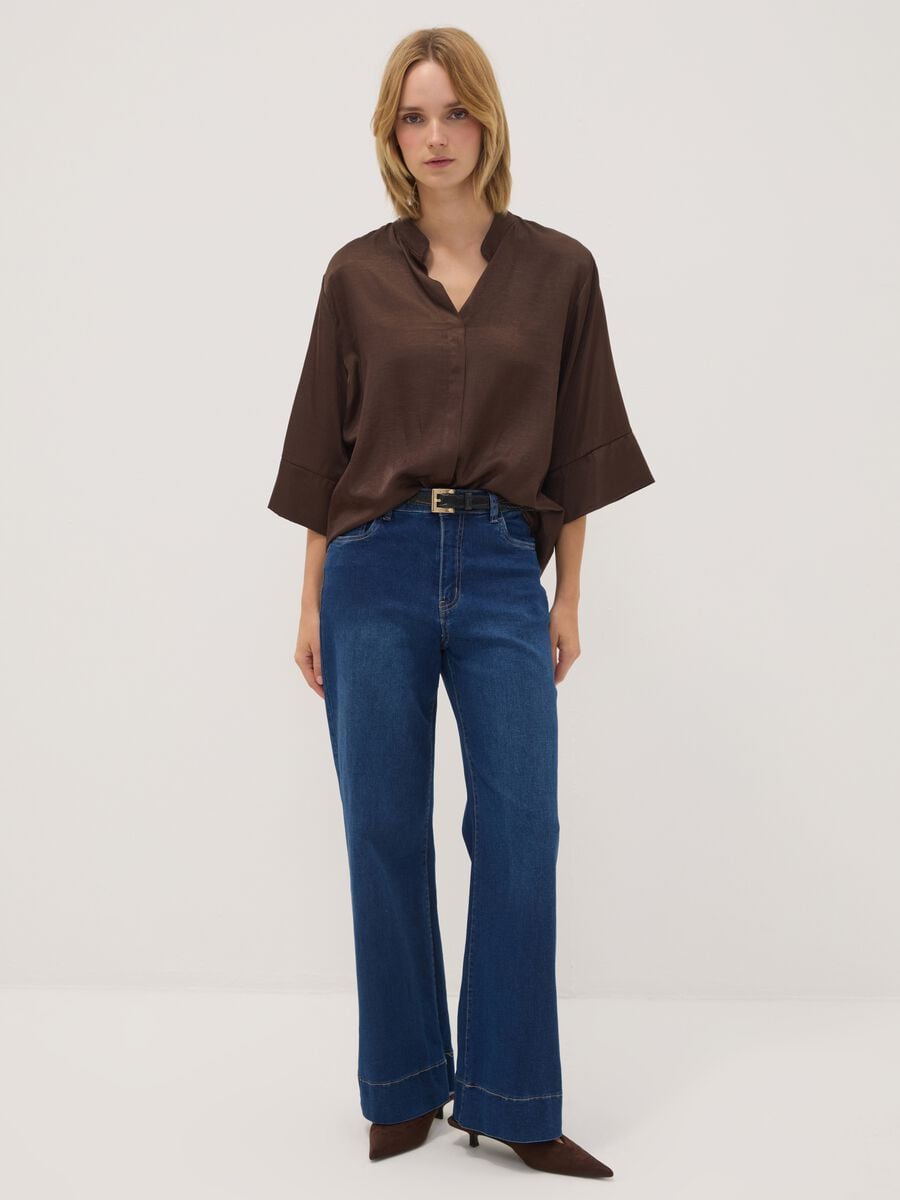 Blusa marrone in misto viscosa regular fit con collo coreano_2