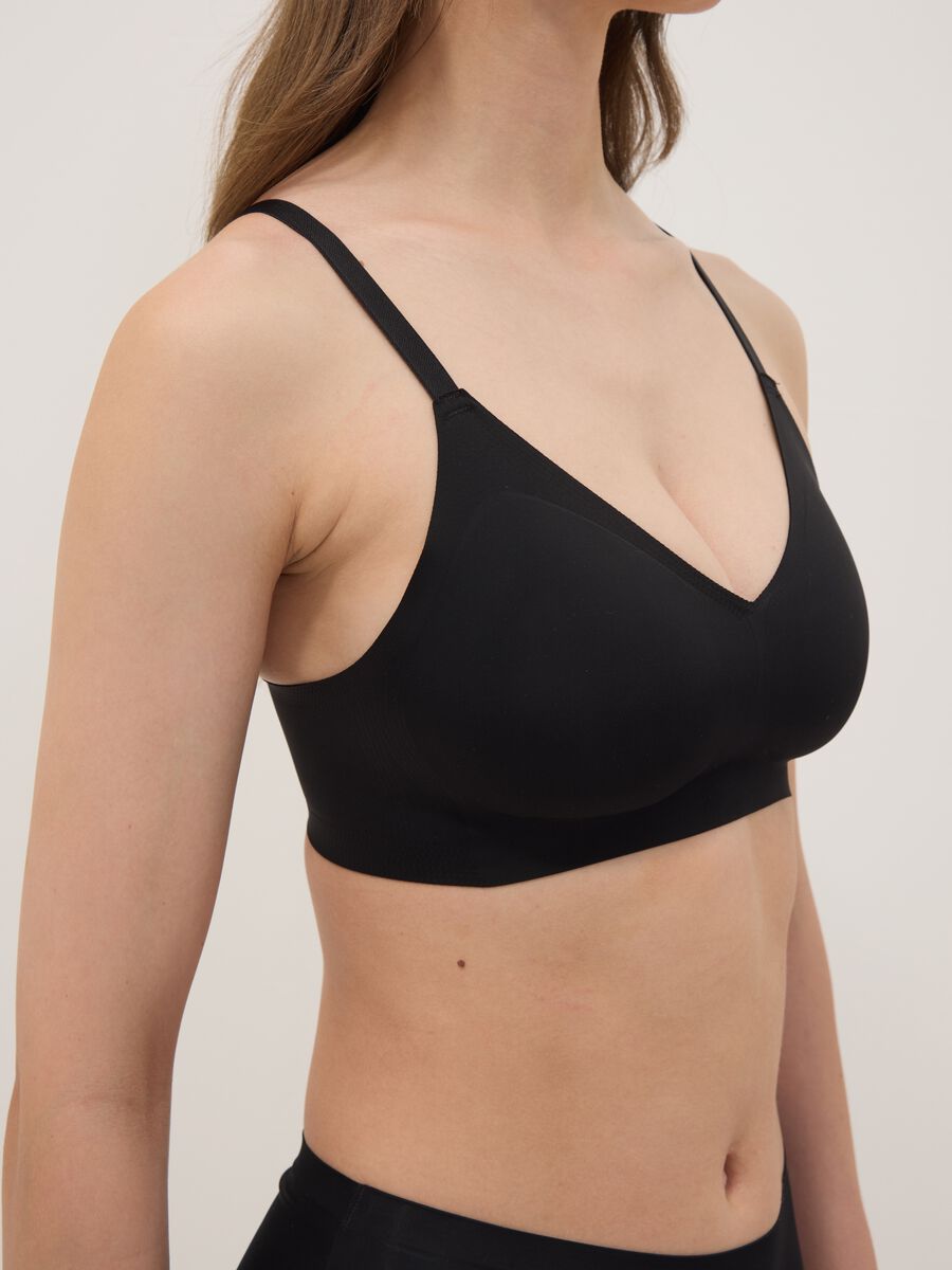 Reggiseno nero in tessuto elasticizzato con coppe removibili_3