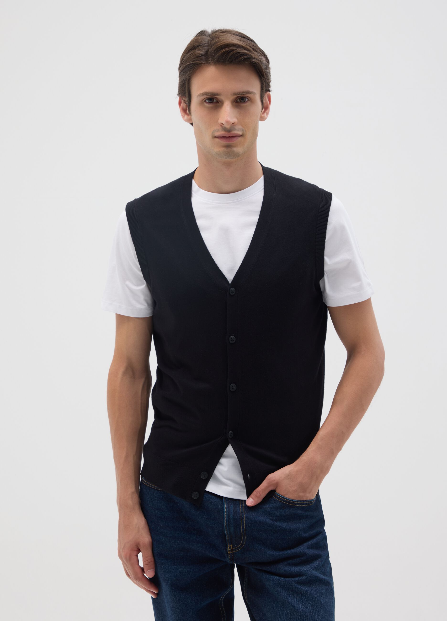 Black knitted waistcoat regular fit