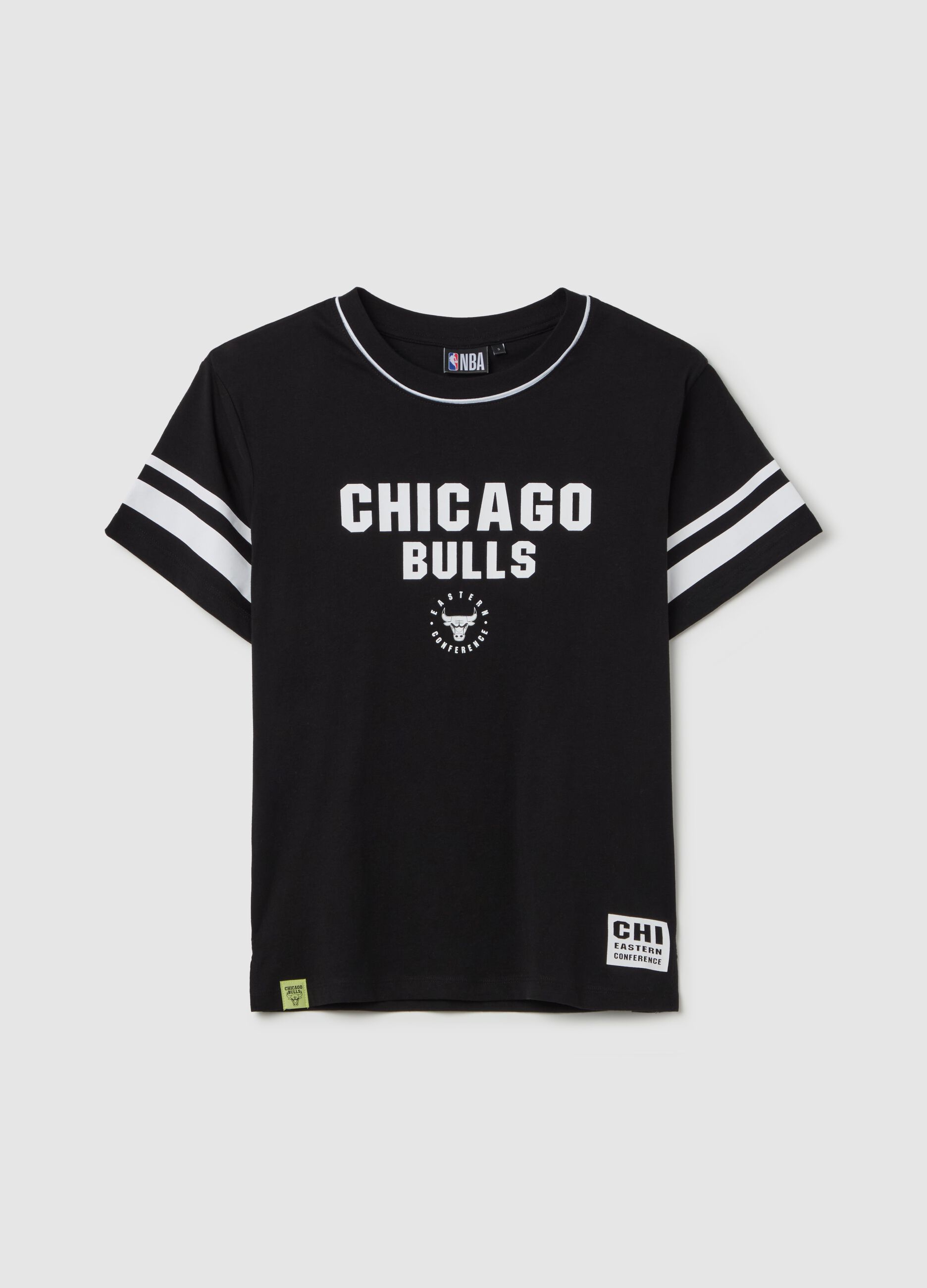 Black T-shirt with NBA Chicago Bulls print