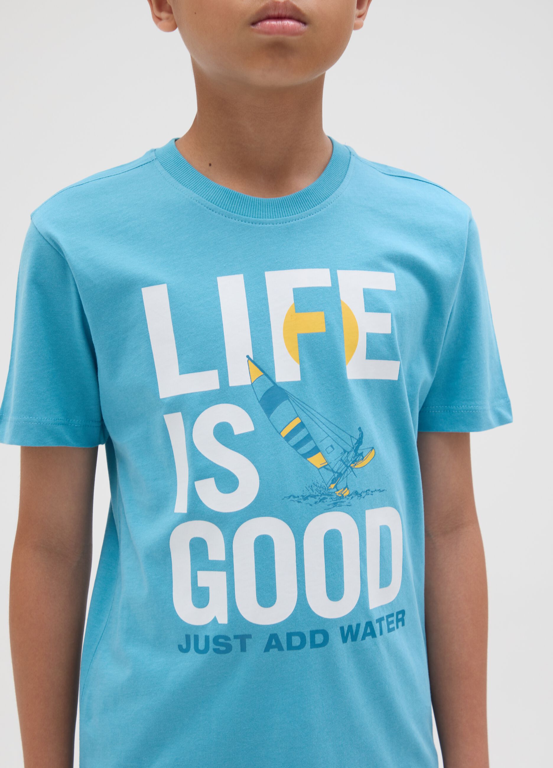 T-shirt da ragazzo in puro cotone azzurra regular fit con stampa
