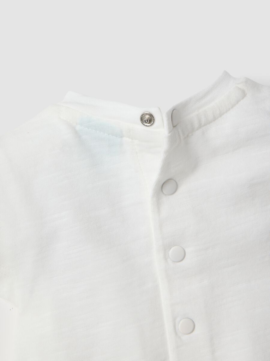 White and green organic cotton baby bodysuit_3