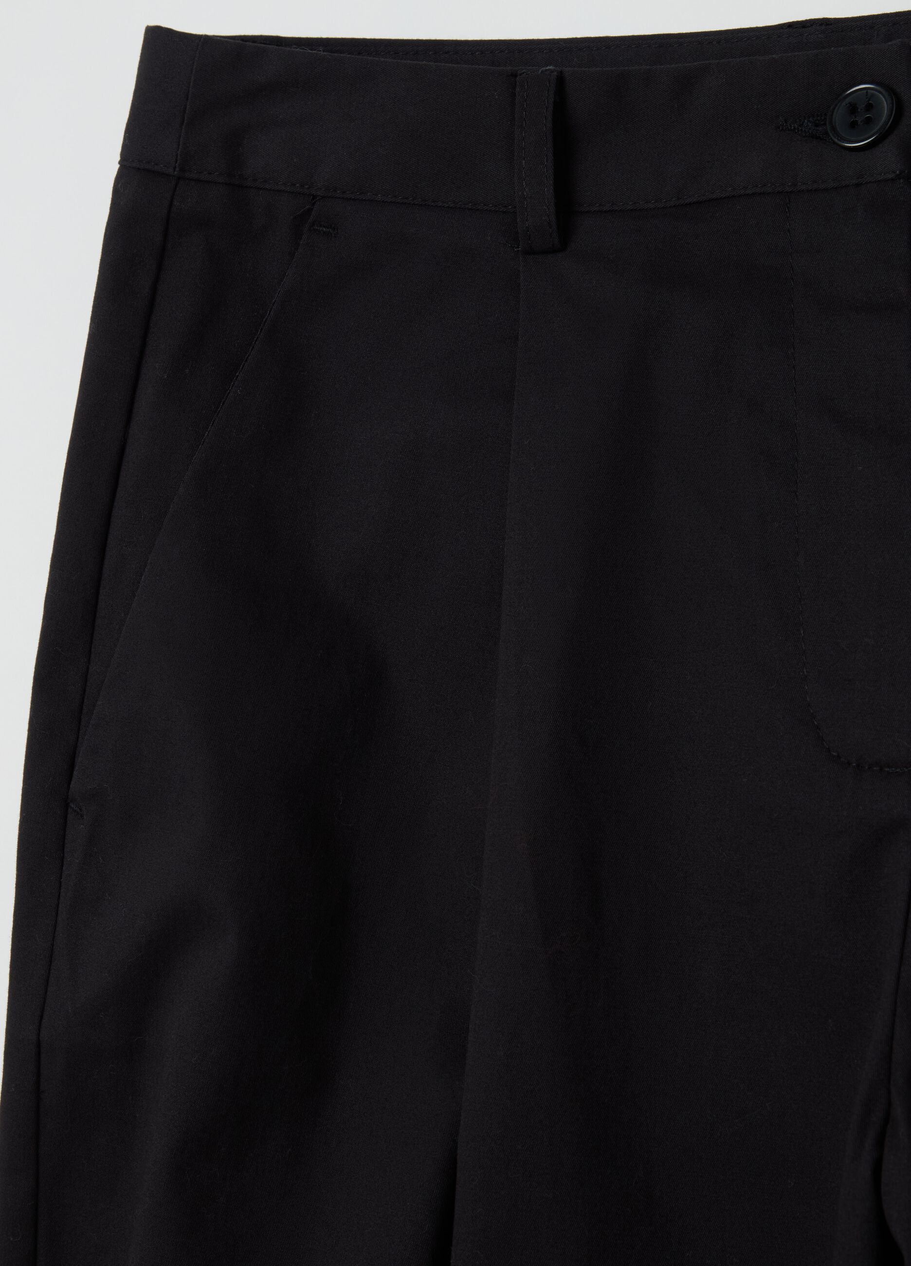 Wide-leg trousers with darts